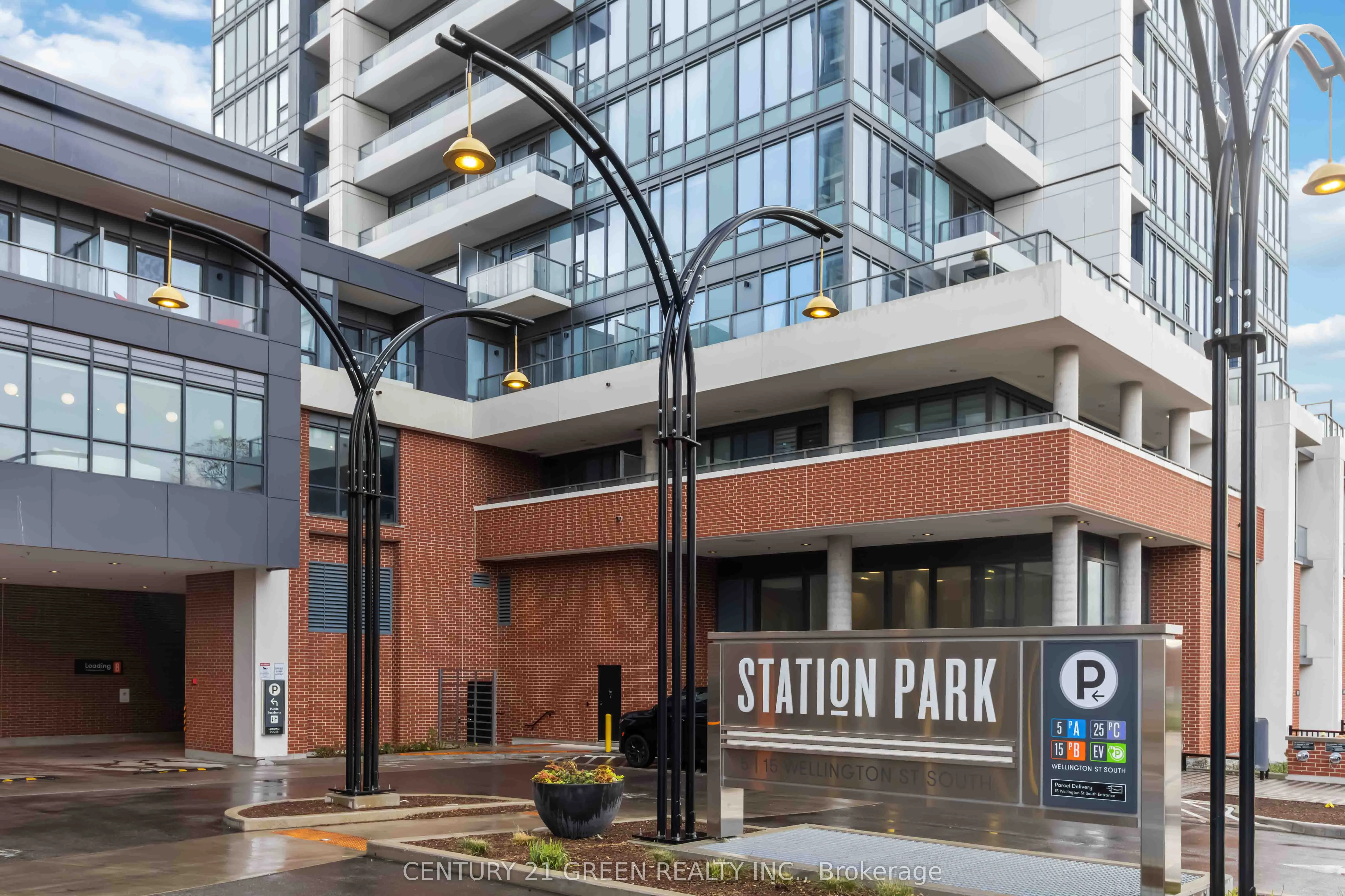 15 Wellington Street S, #408