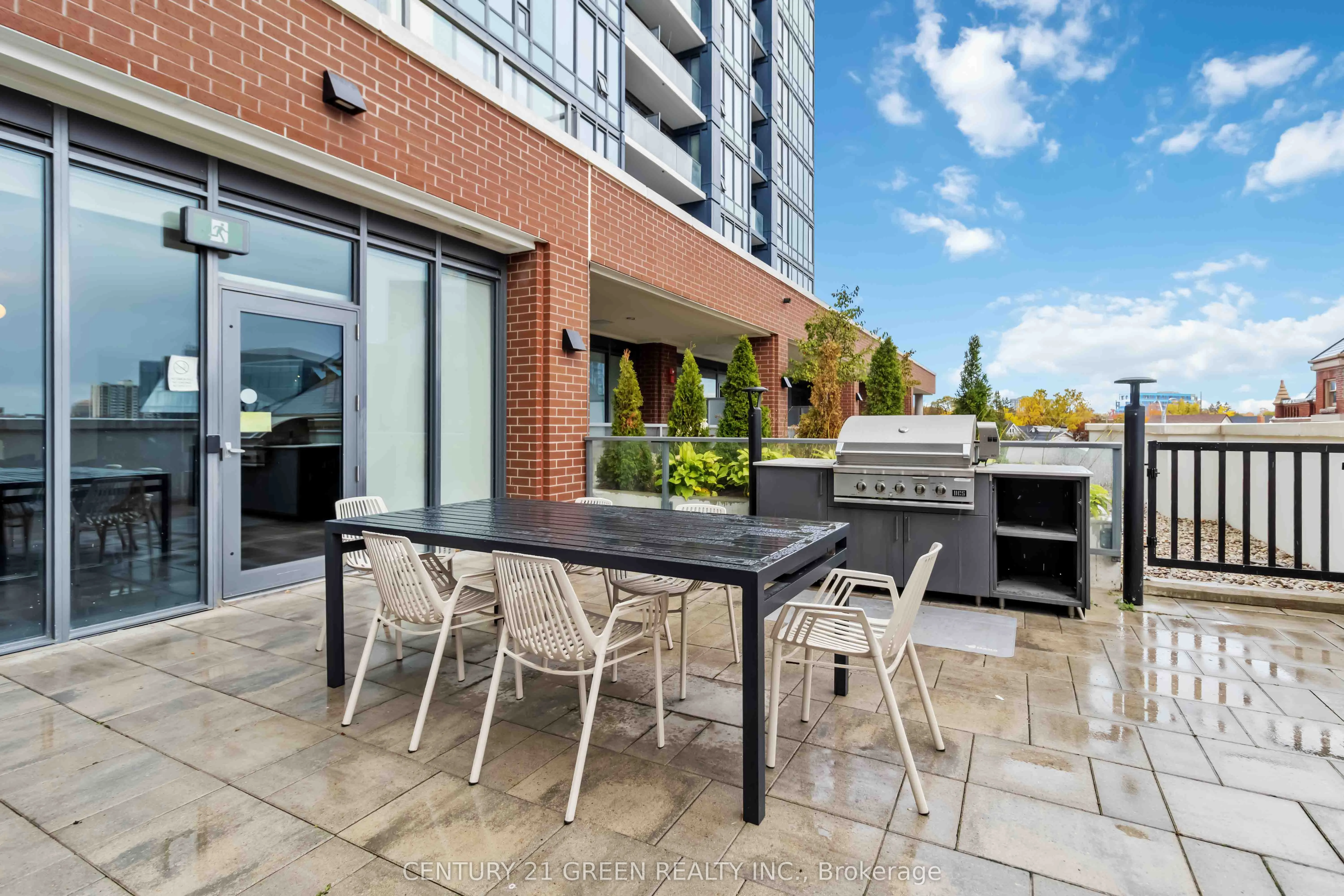 15 Wellington Street S, #408