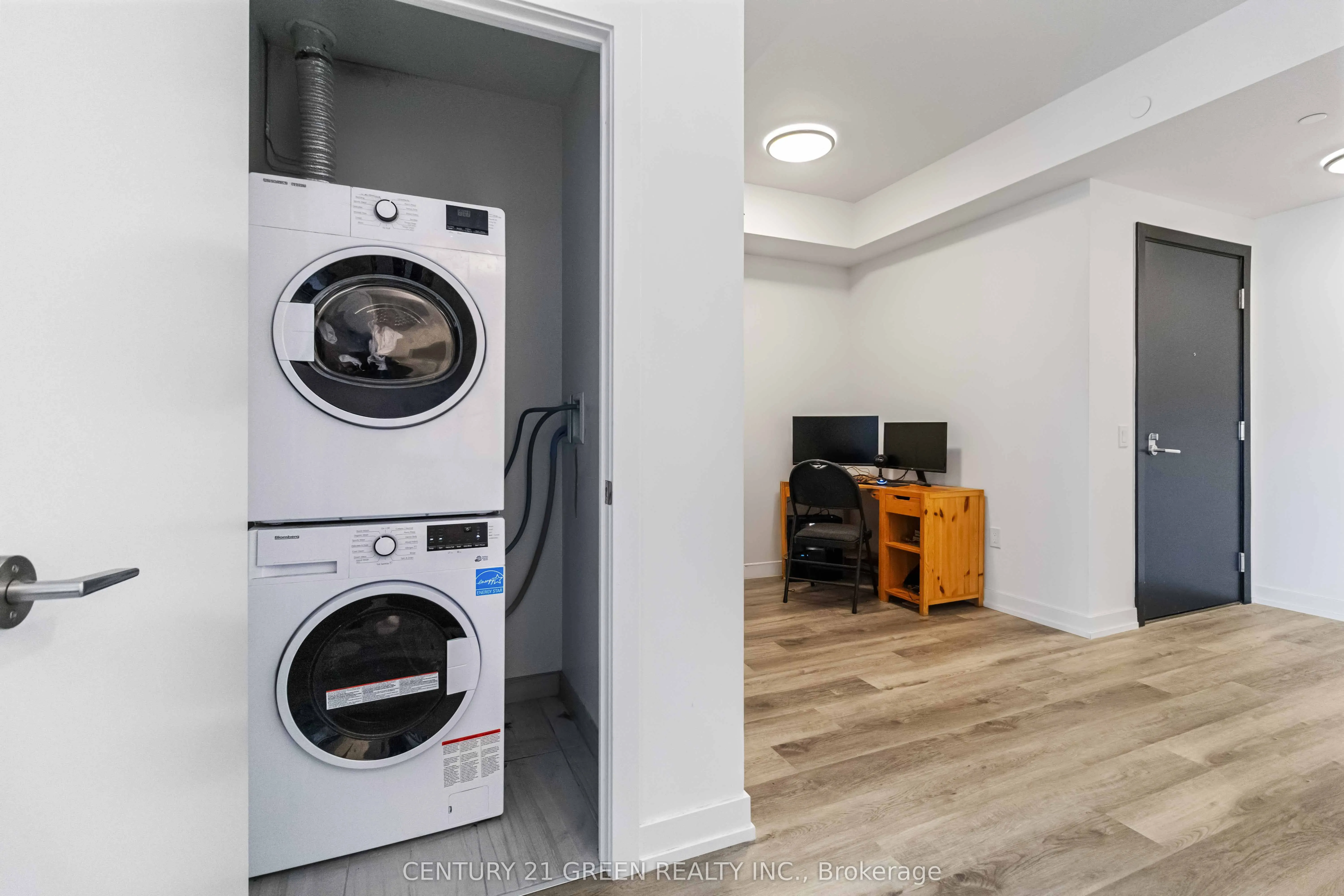 15 Wellington Street S, #408