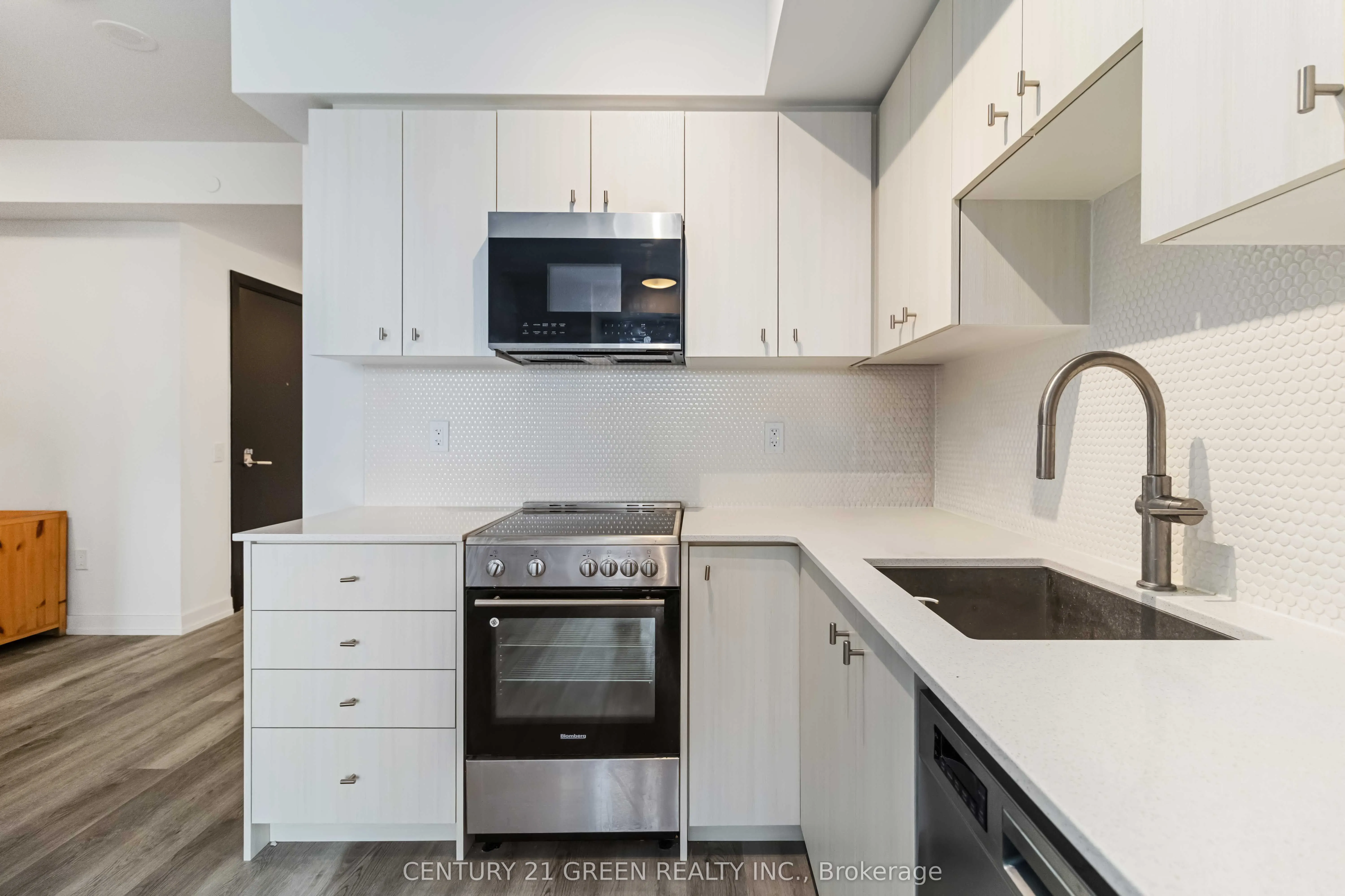 15 Wellington Street S, #408