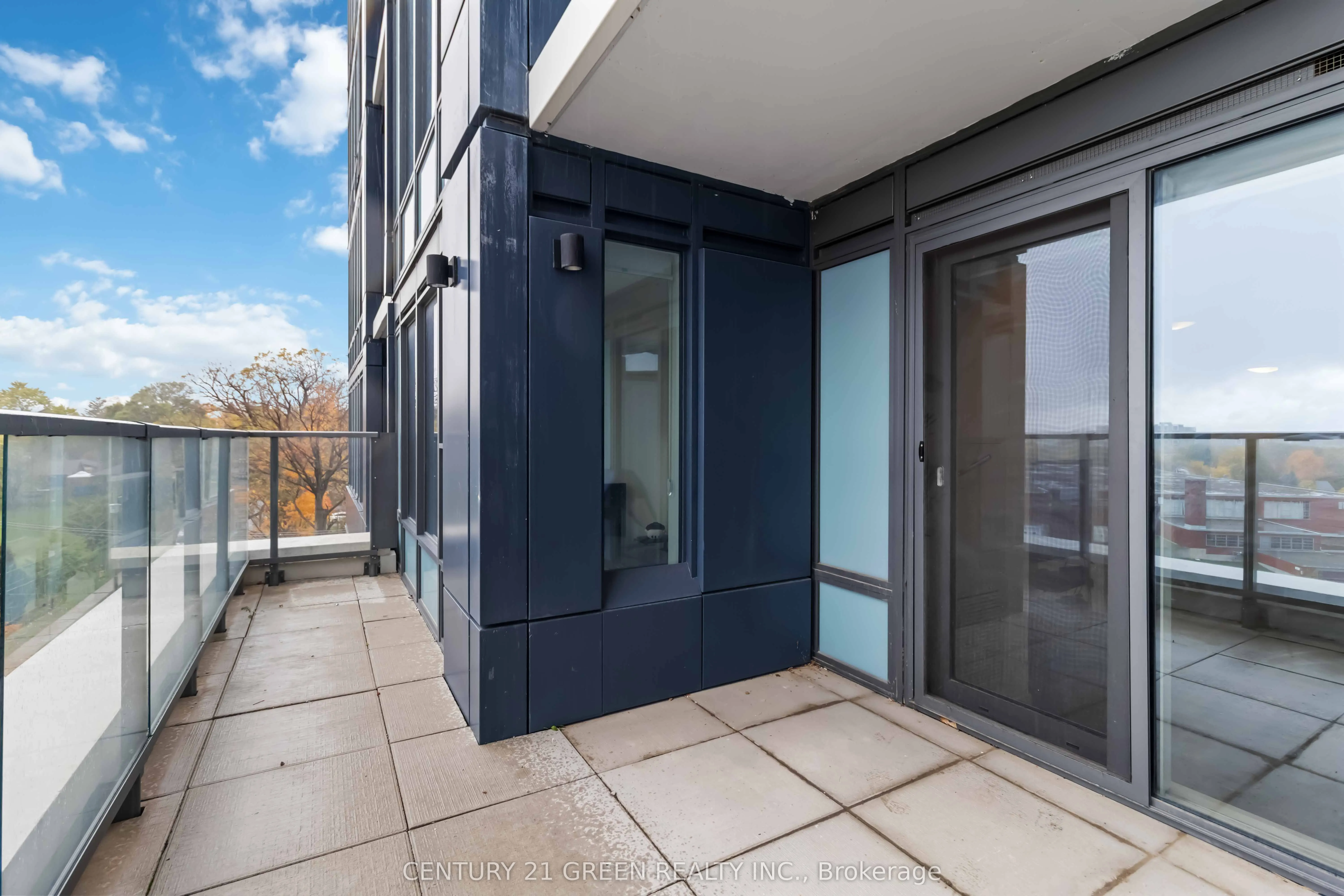 15 Wellington Street S, #408