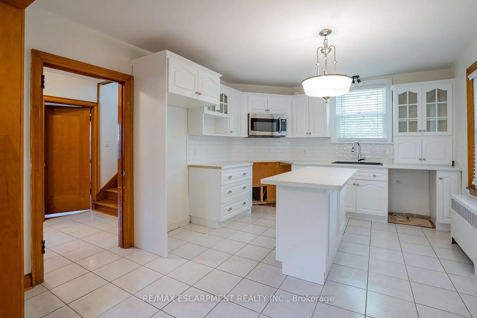 324 King Street E, #B