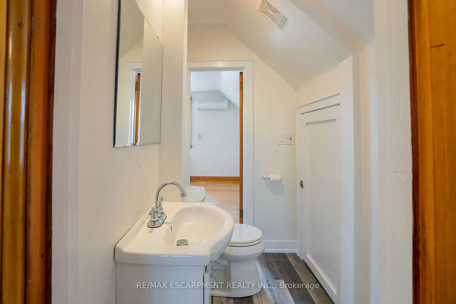 324 King Street E, #B