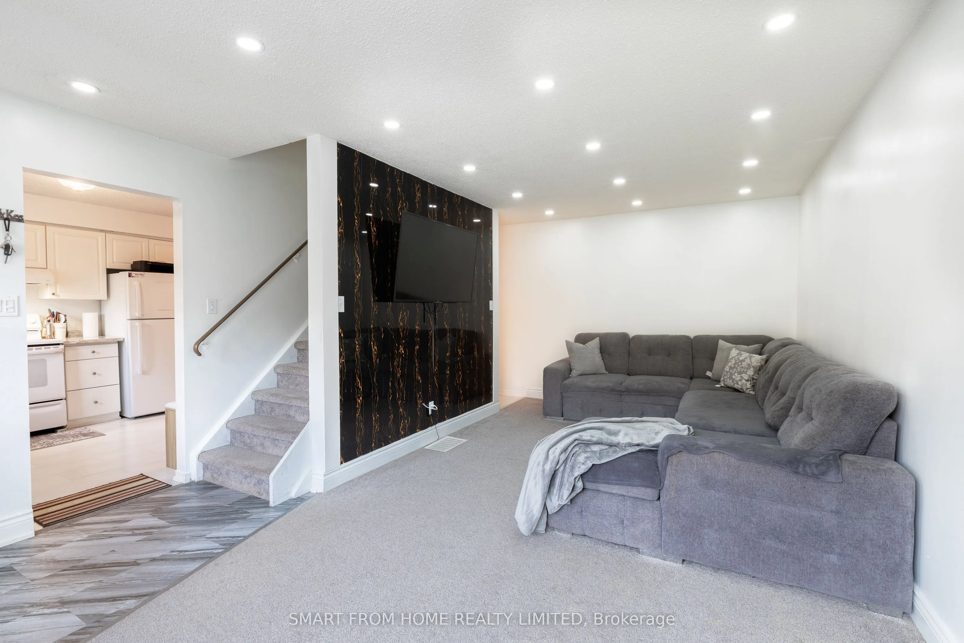 445 Pioneer Drive, #4