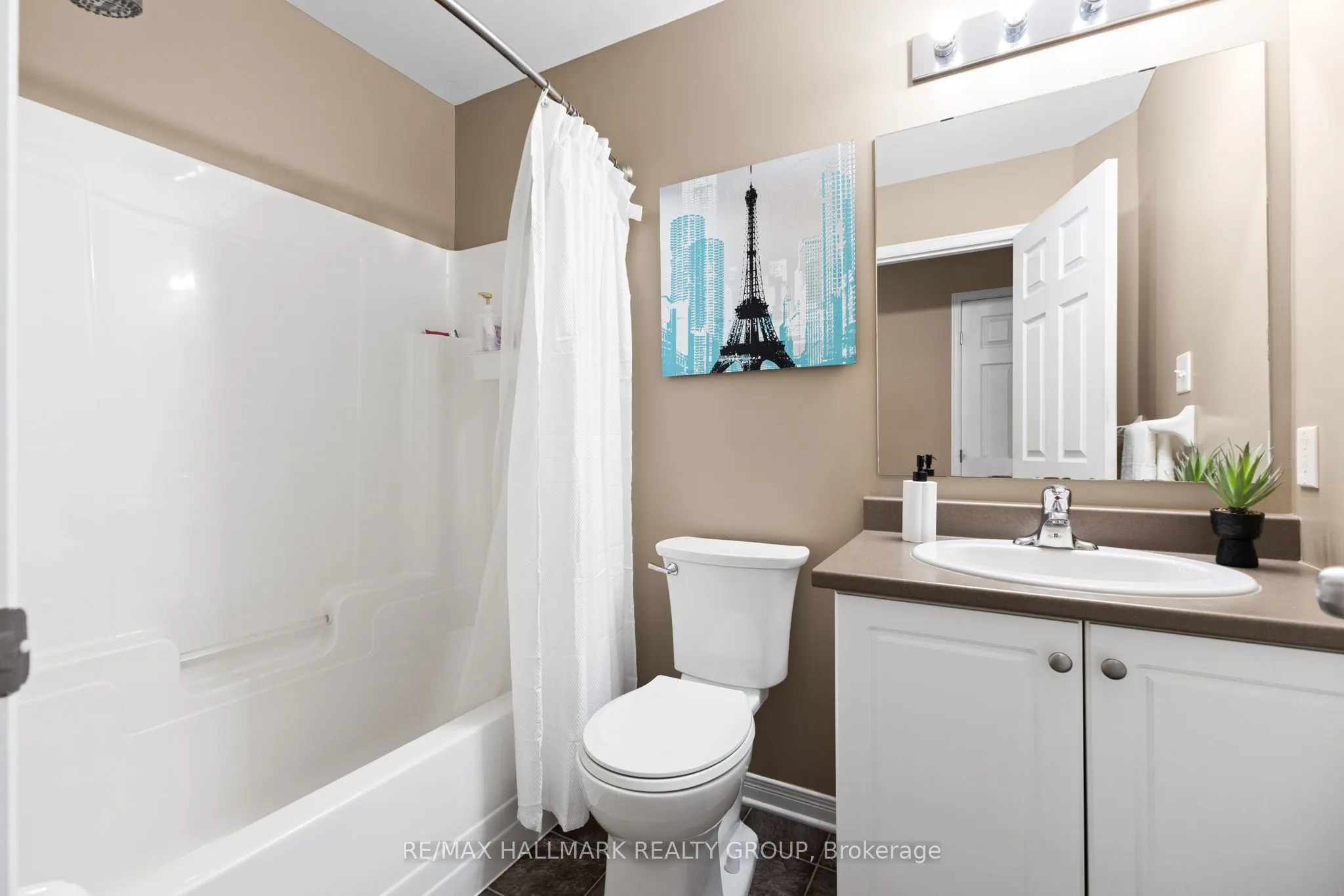 404 Wisteria Crescent