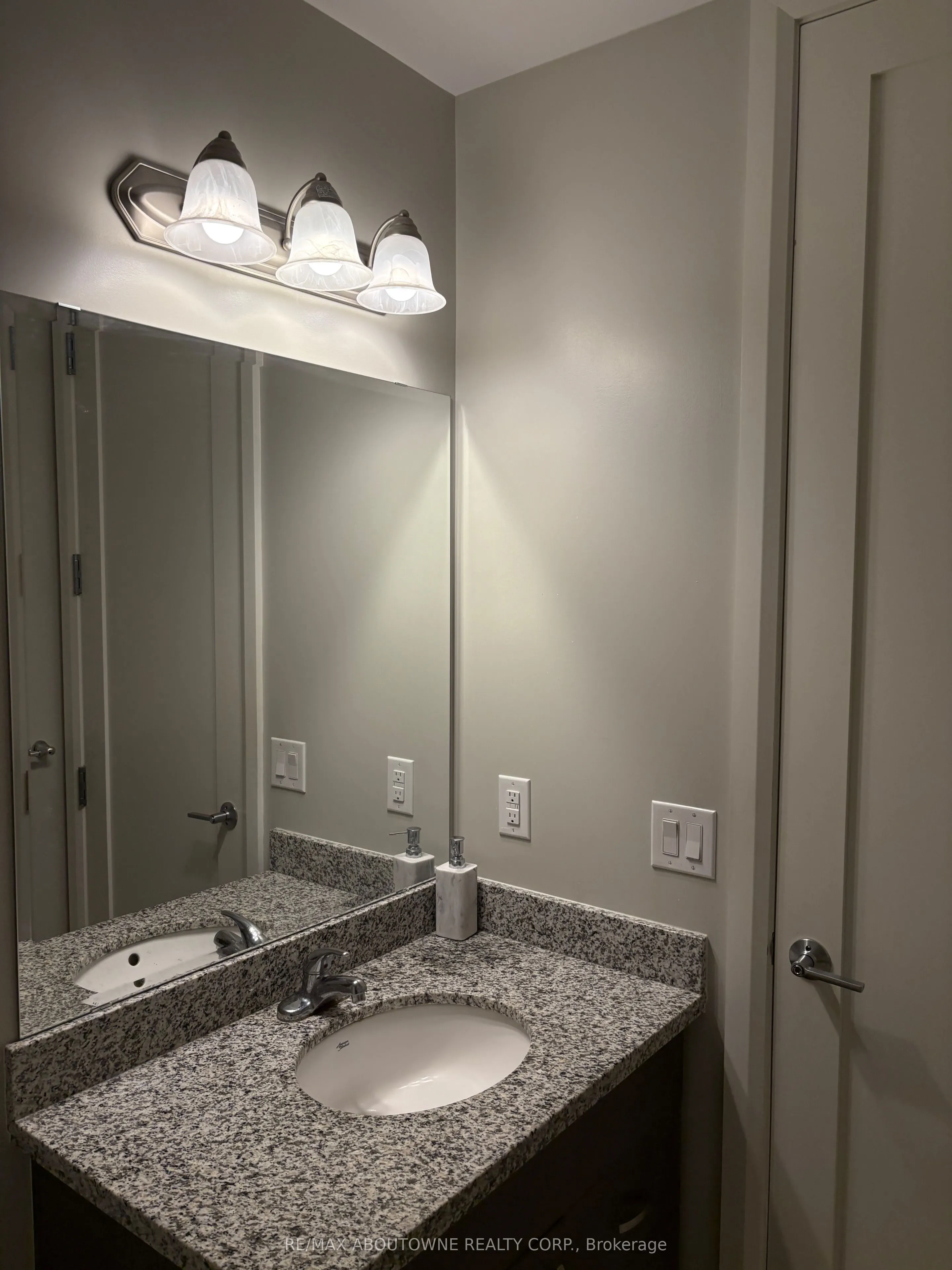 118 KING Street E, #419