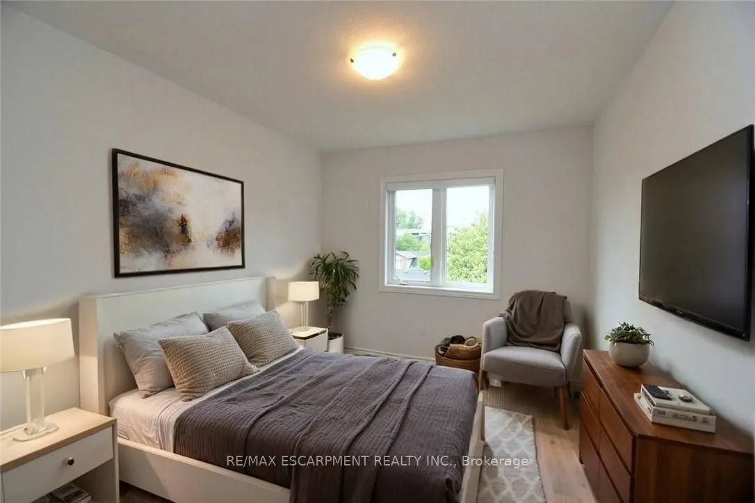 187 Wilson Street W, #4