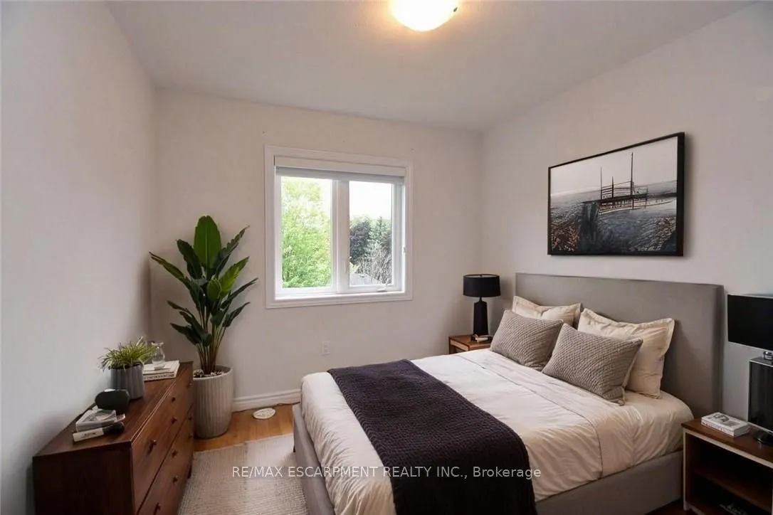 187 Wilson Street W, #4