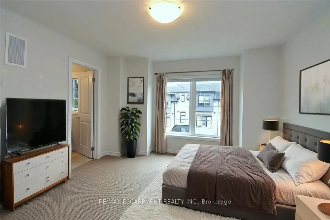 187 Wilson Street W, #4