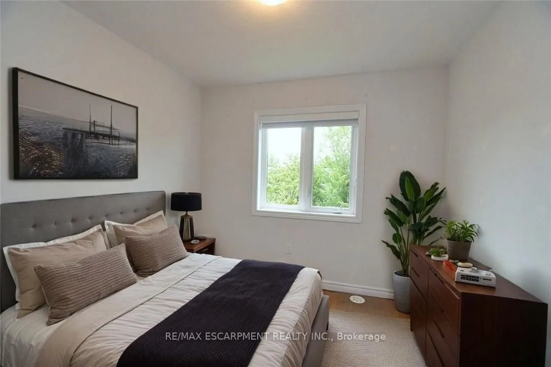 187 Wilson Street W, #4