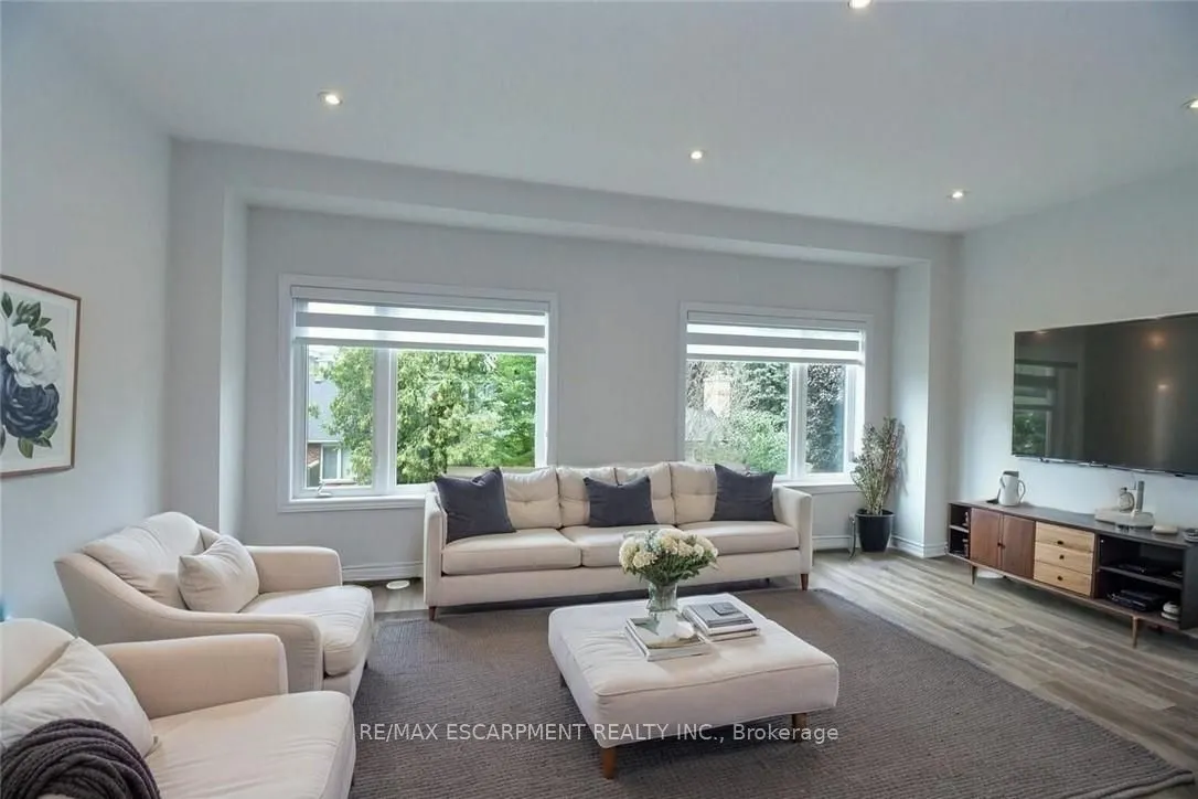 187 Wilson Street W, #4