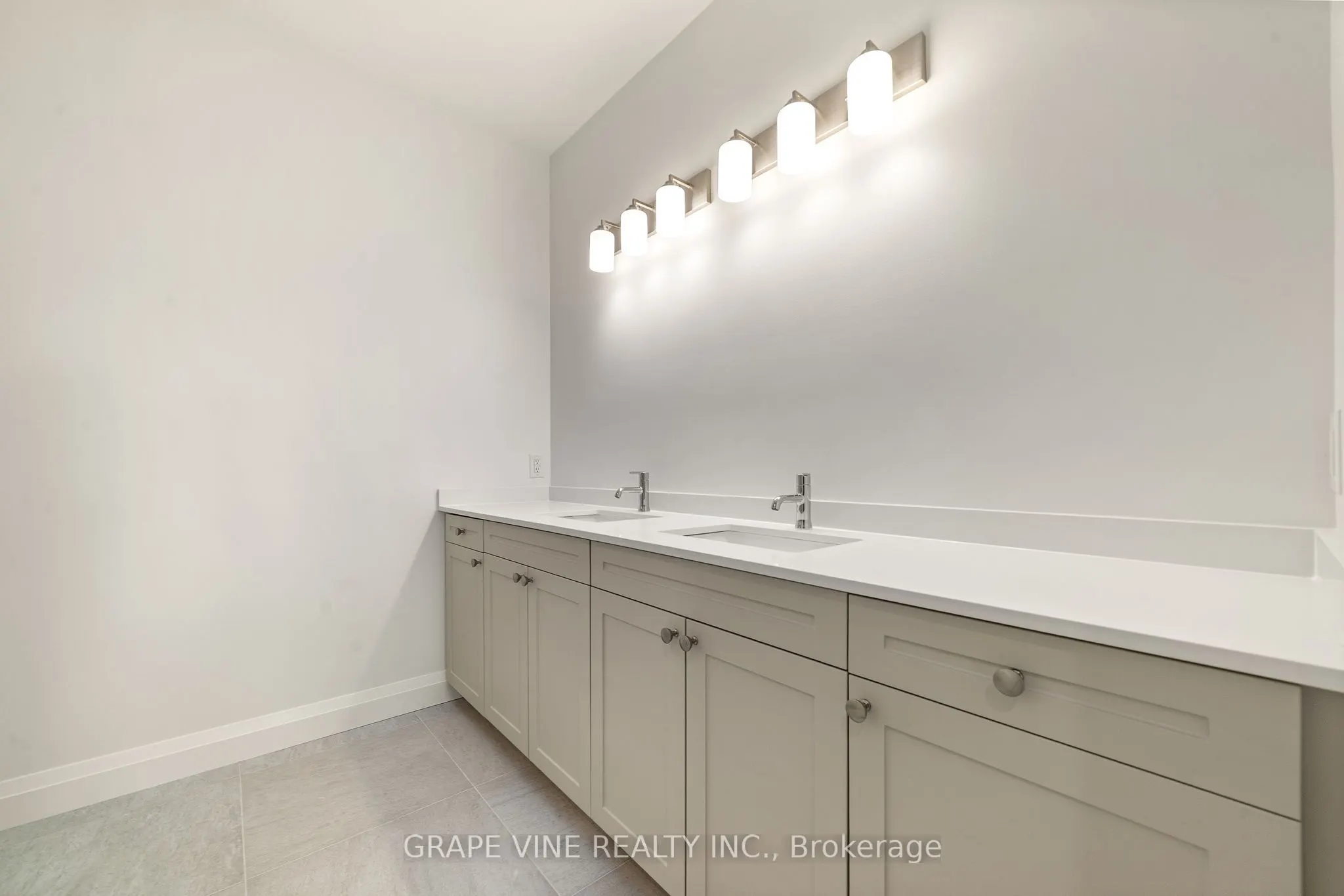 128 royal gala Drive