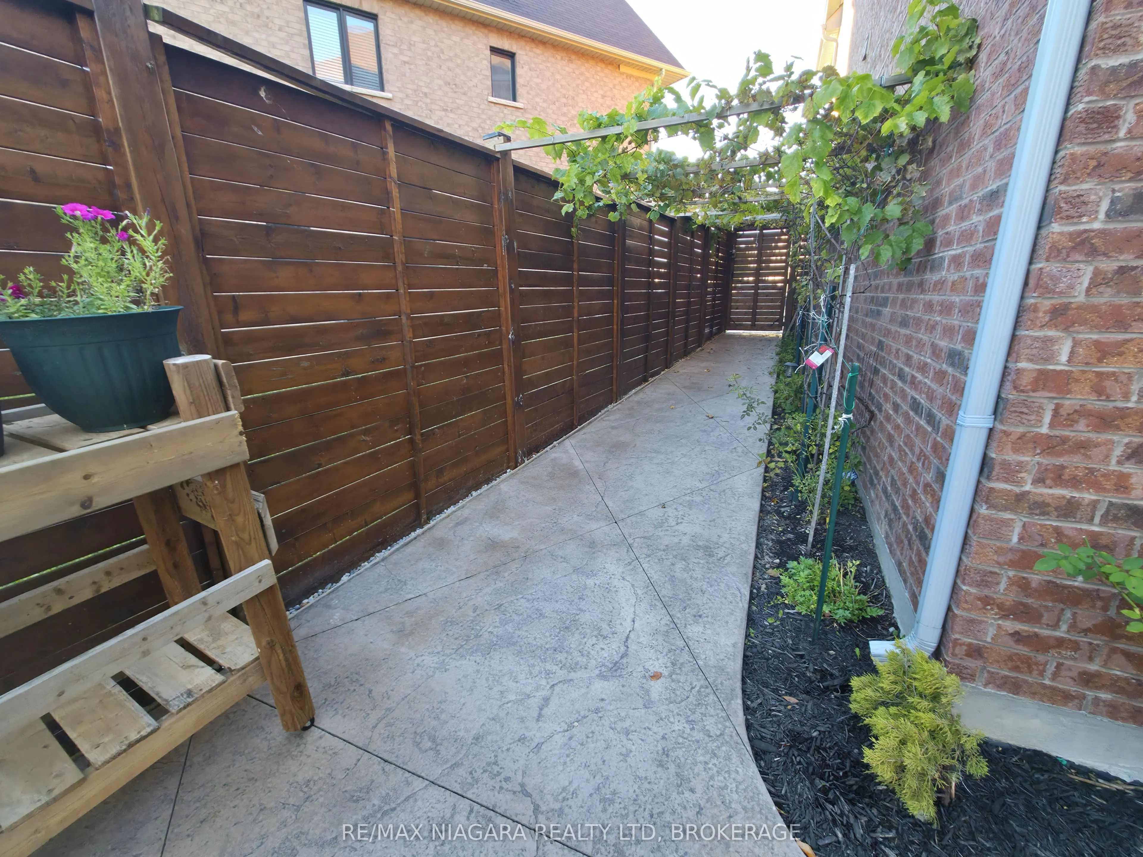 7879 Buckeye Crescent, #Lower