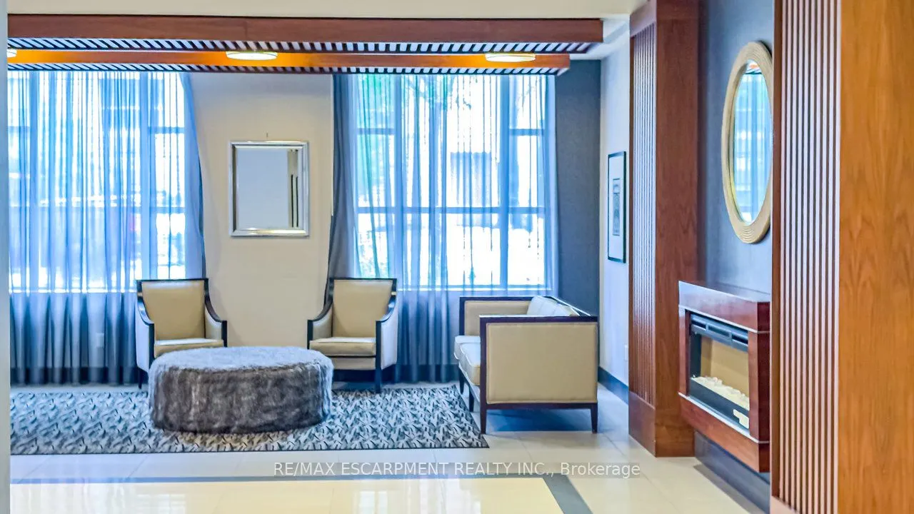 150 Main Street W, #801