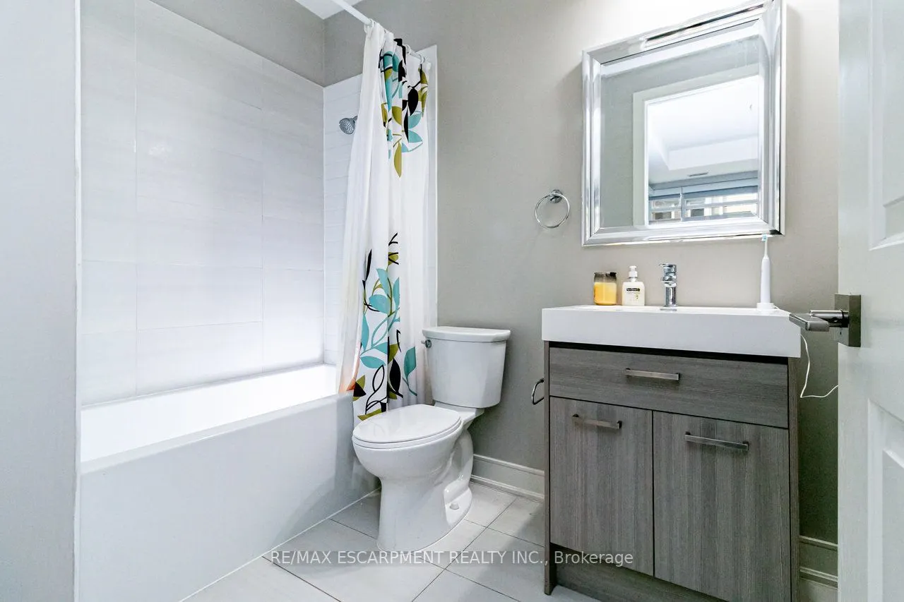 150 Main Street W, #801