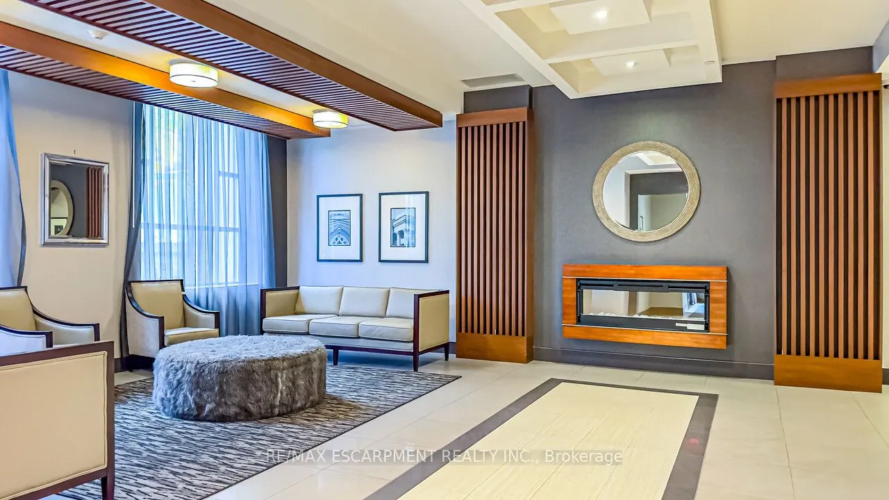 150 Main Street W, #801