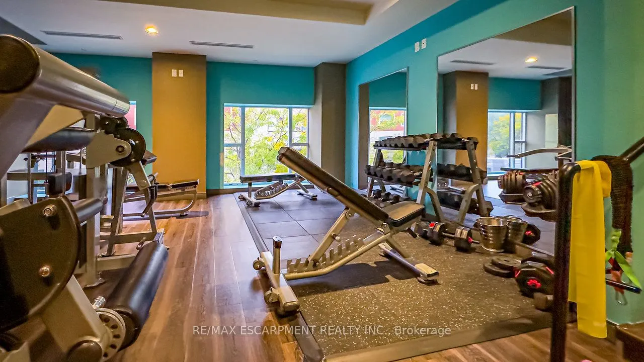 150 Main Street W, #801