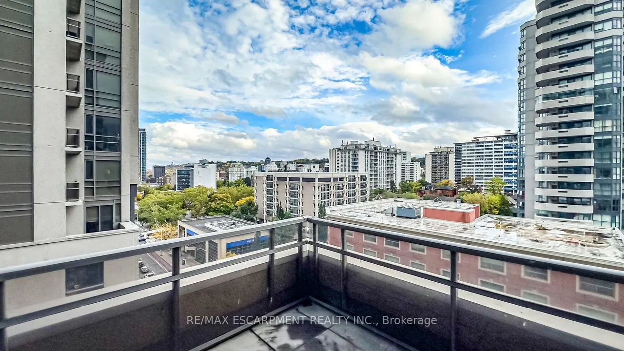 150 Main Street W, #801