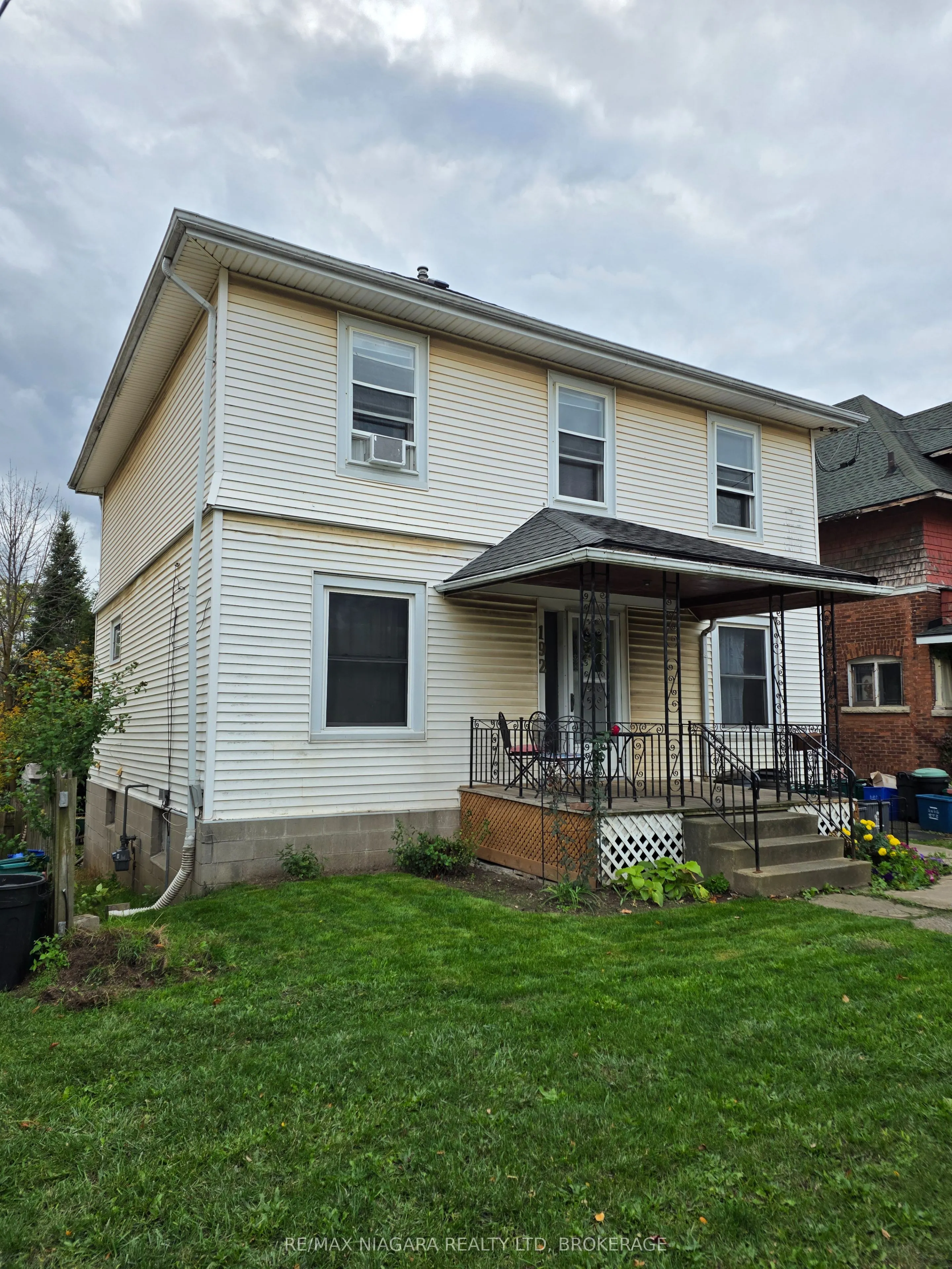 192 Queenston Street