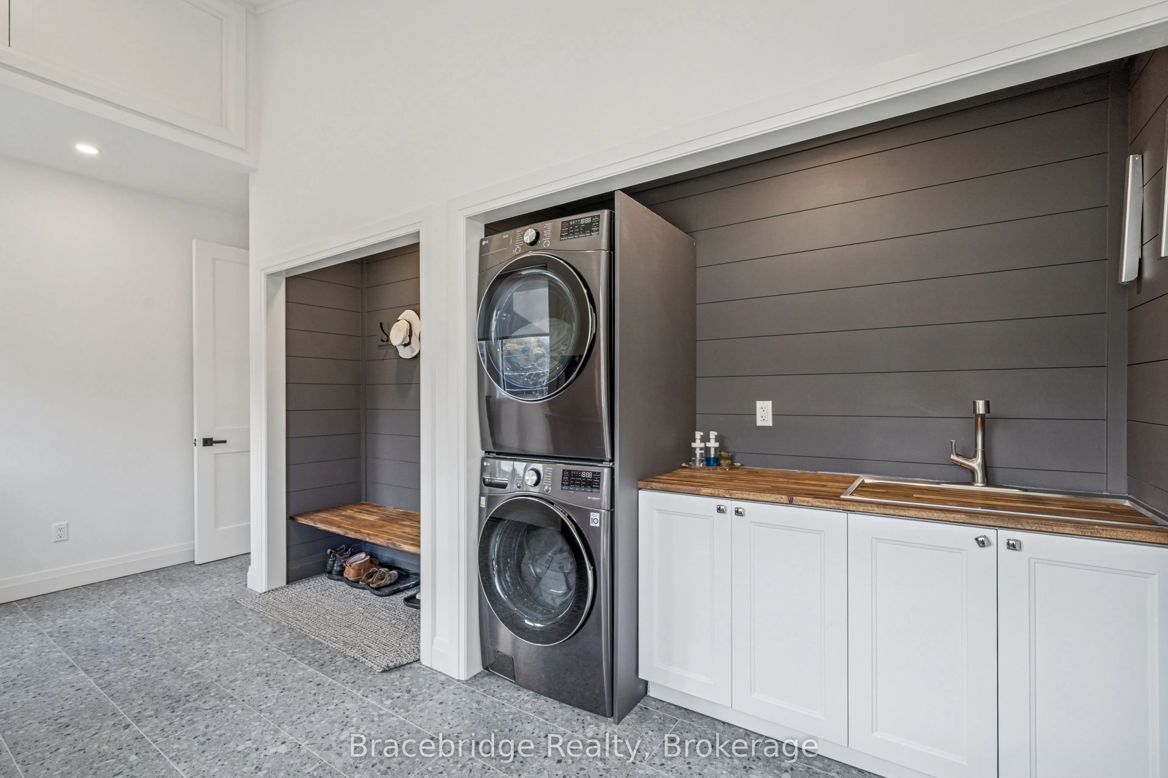 1006 Stephens Bay Road