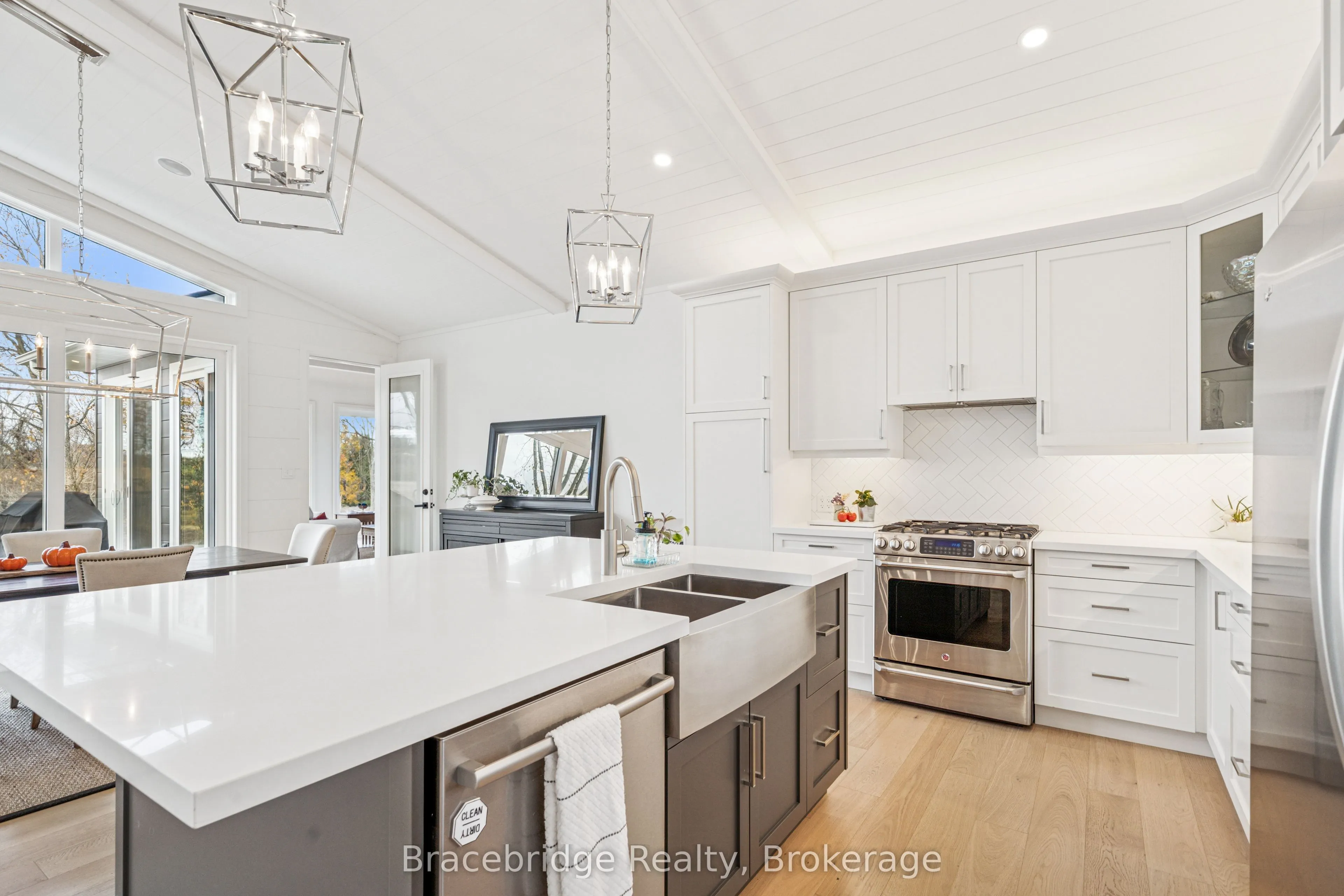 1006 Stephens Bay Road