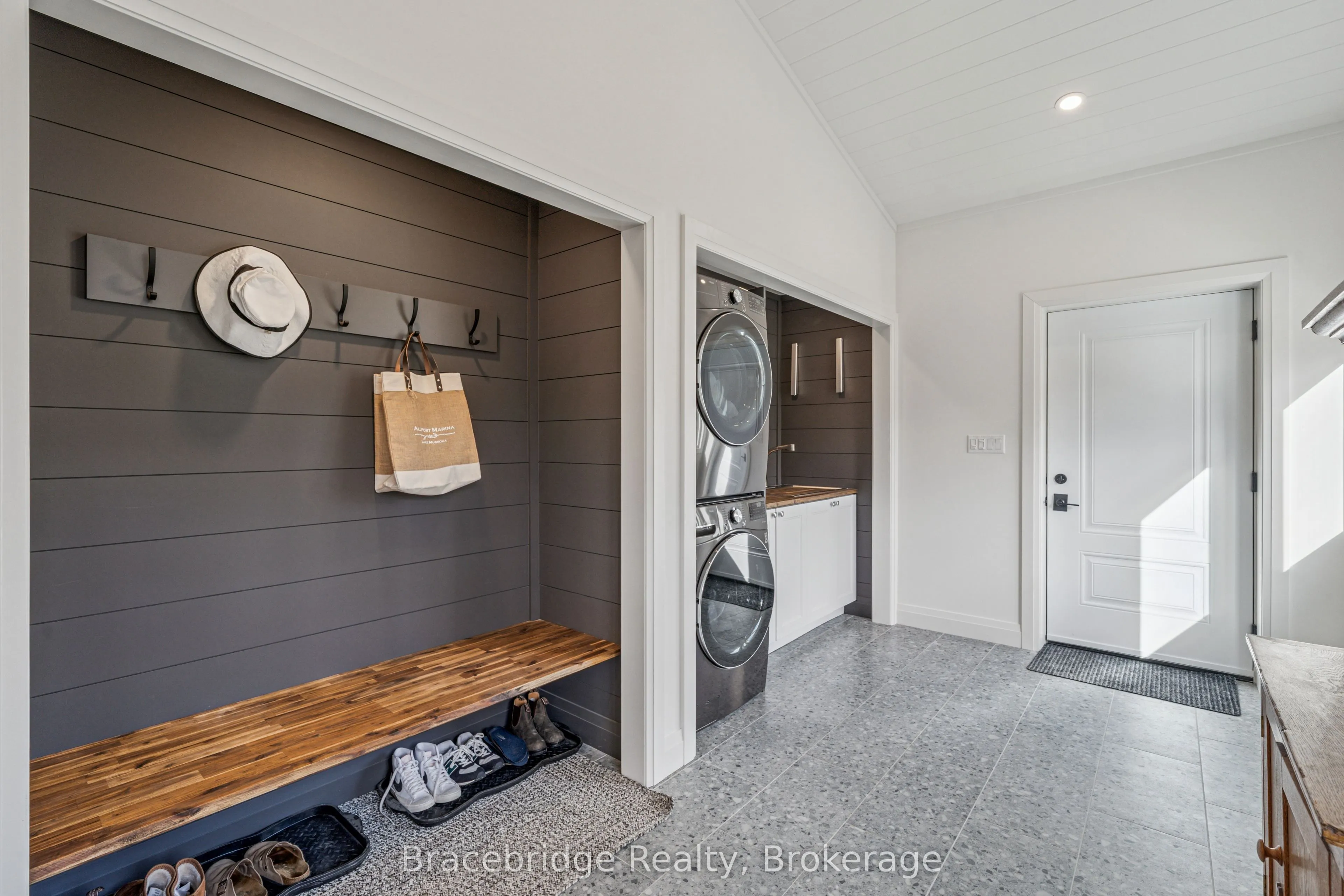 1006 Stephens Bay Road