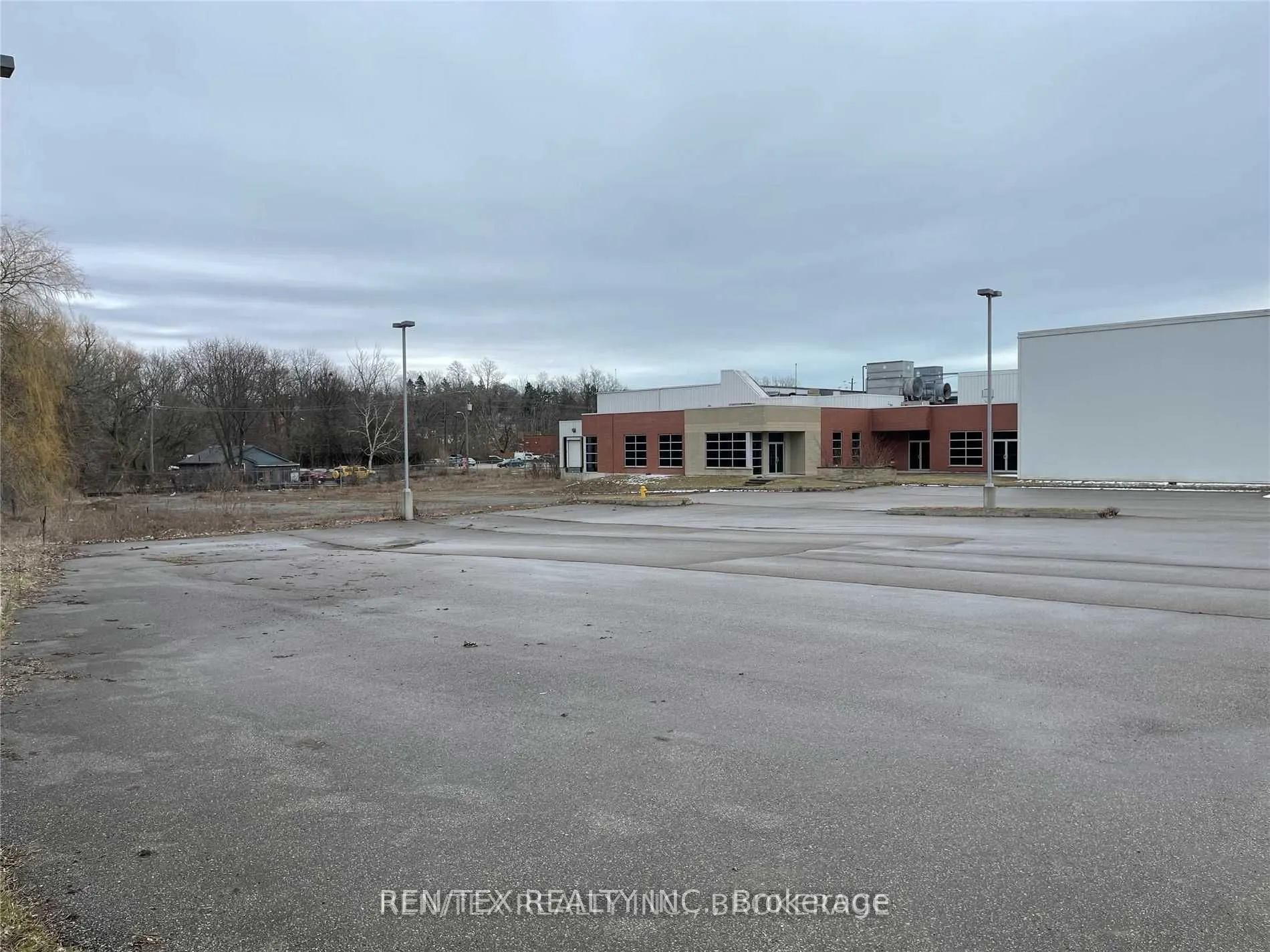 469 Norfolk Street N