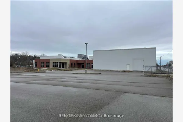 469 Norfolk Street N