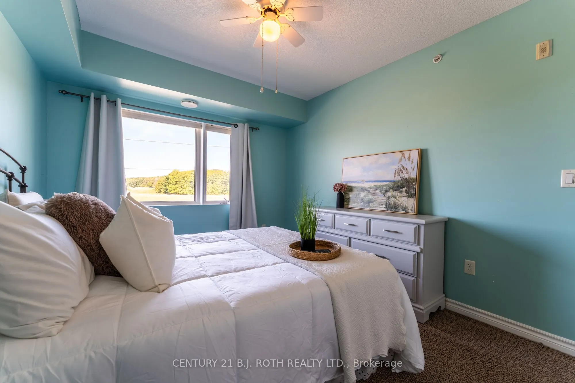 67 Kingsbury Square, #403