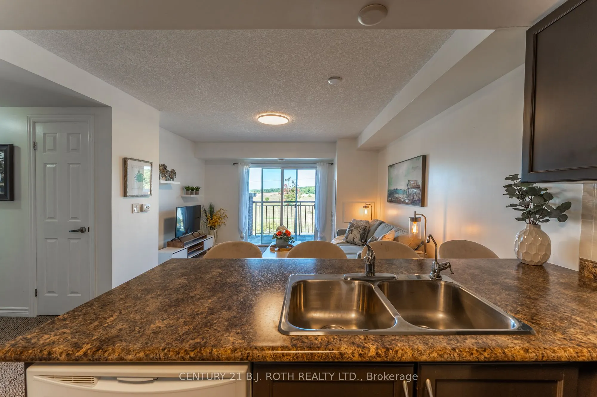 67 Kingsbury Square, #403