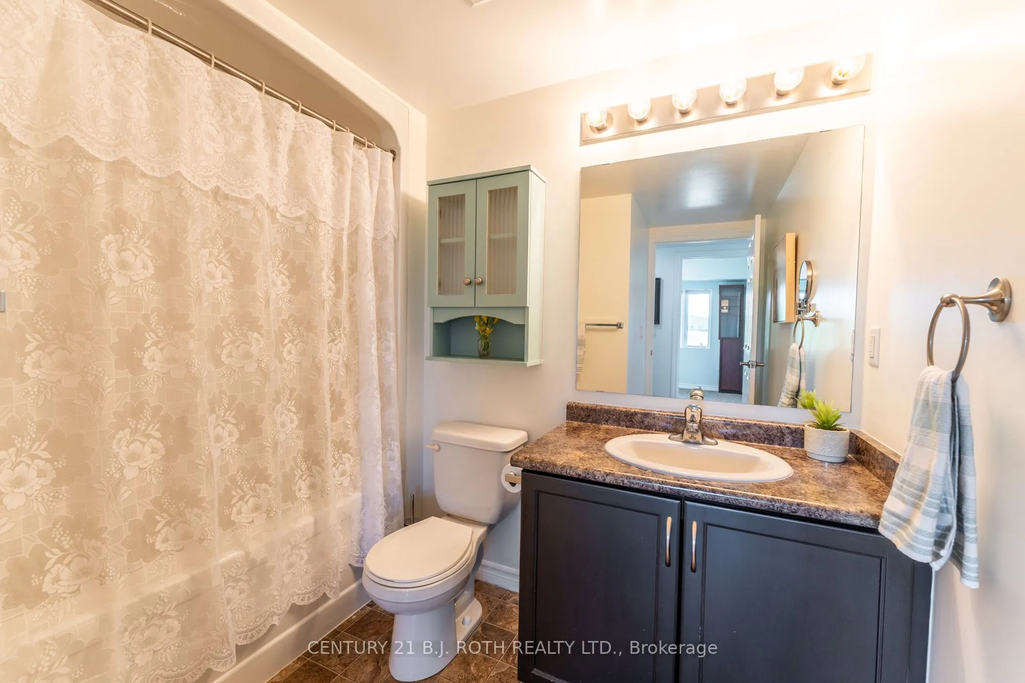 67 Kingsbury Square, #403