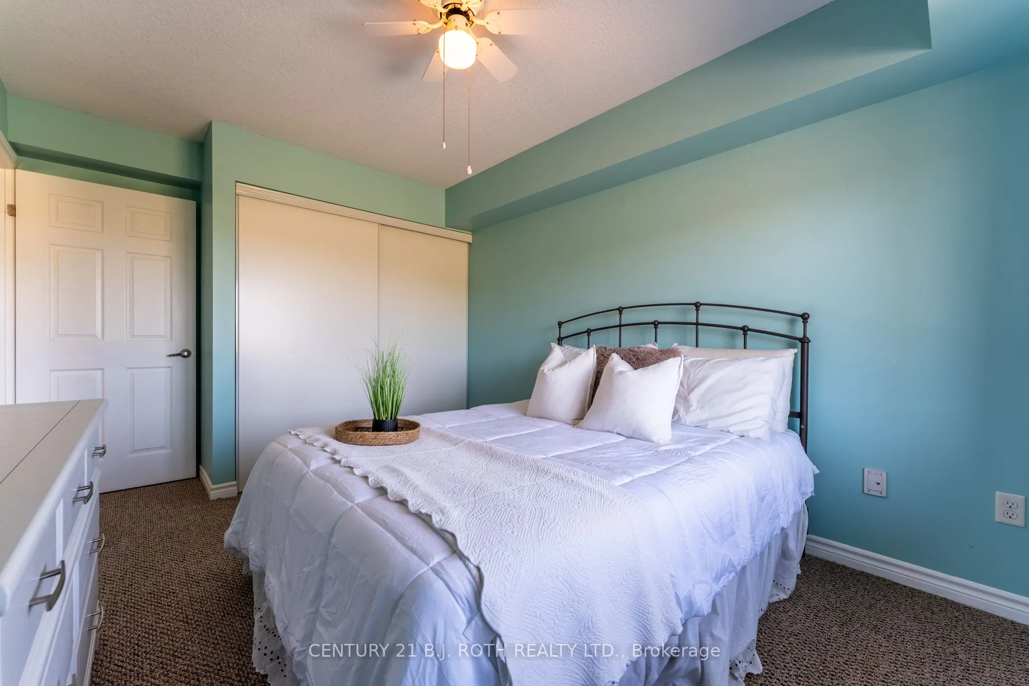 67 Kingsbury Square, #403