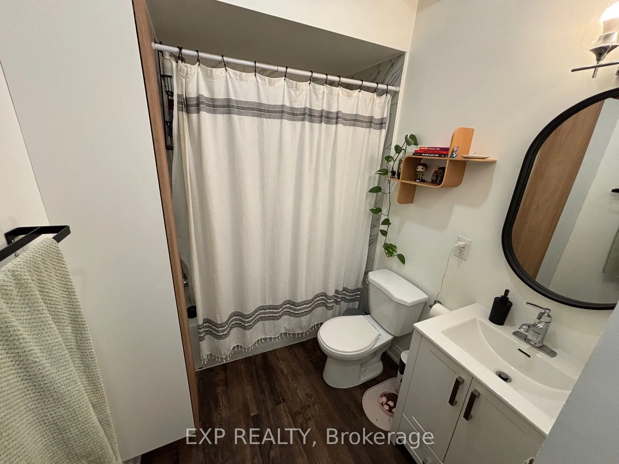 163 Wentworth Street N, #Main