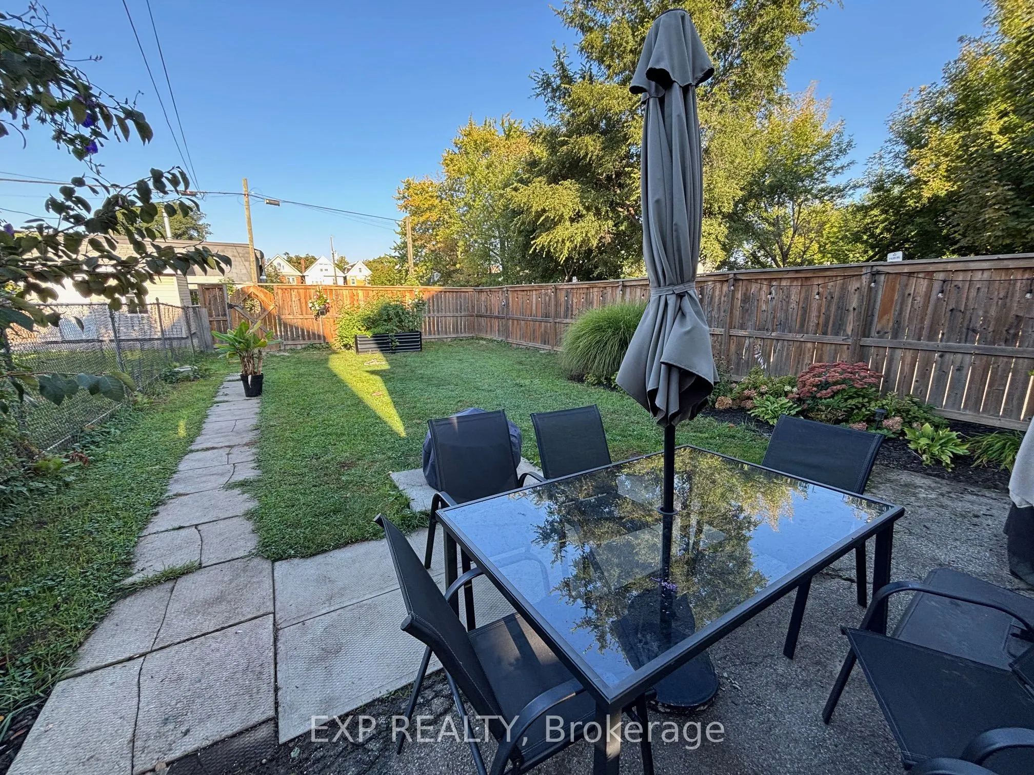 163 Wentworth Street N, #Main