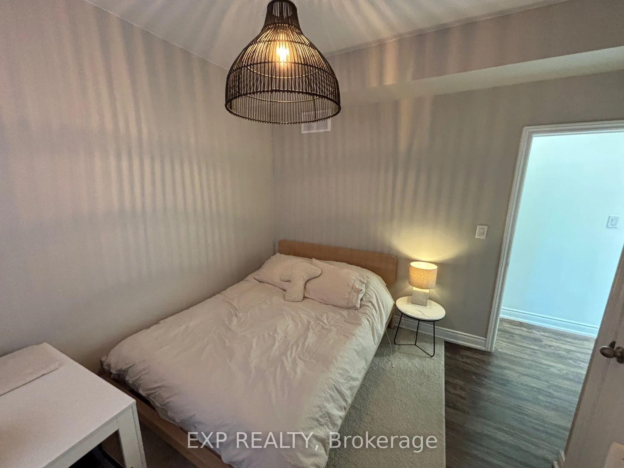 163 Wentworth Street N, #Main