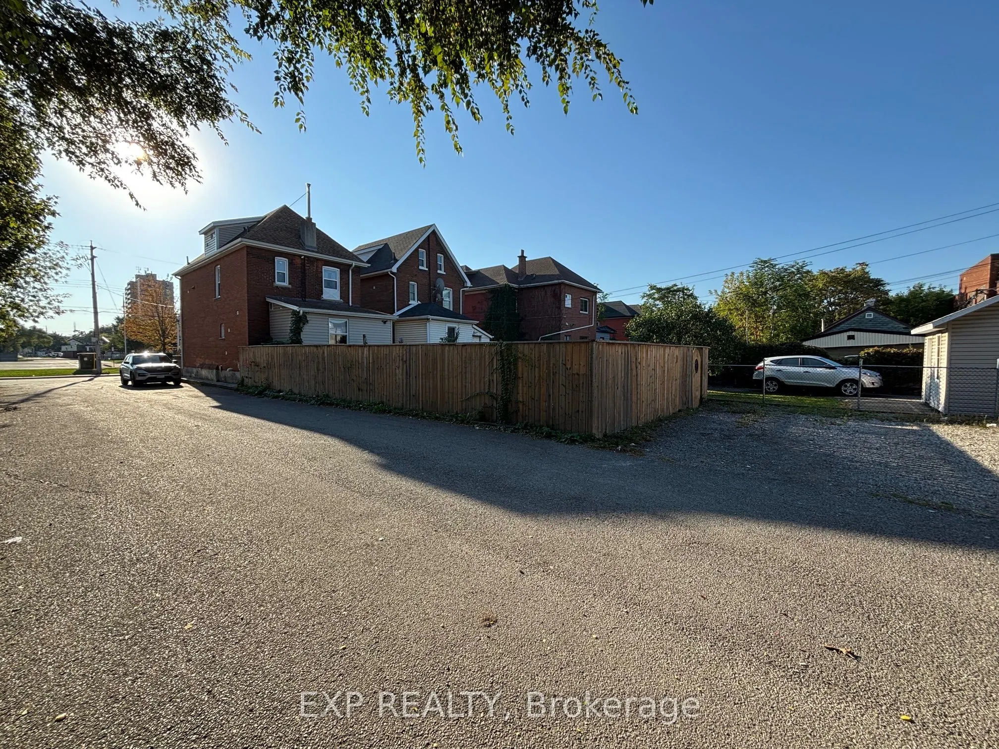 163 Wentworth Street N, #Main