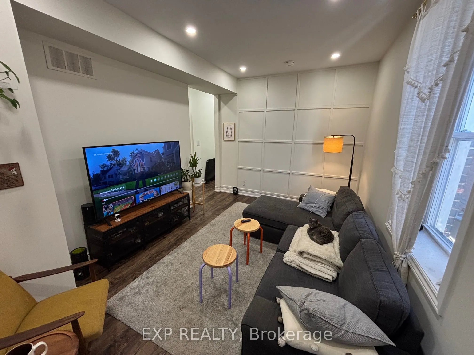 163 Wentworth Street N, #Main