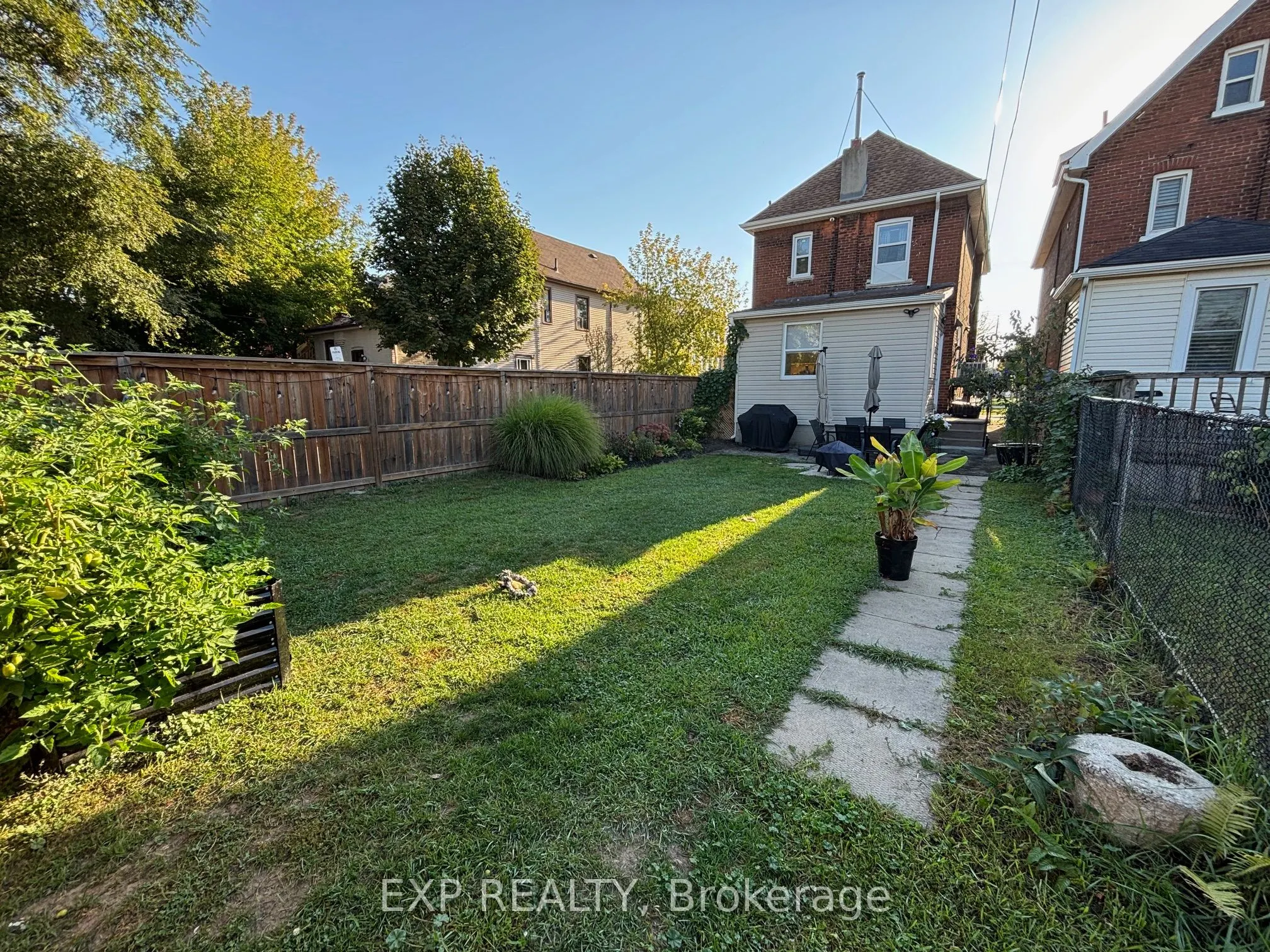 163 Wentworth Street N, #Main