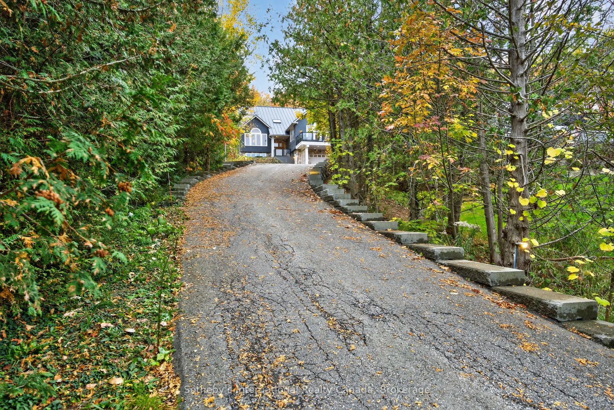 112 Arrowhead Crescent