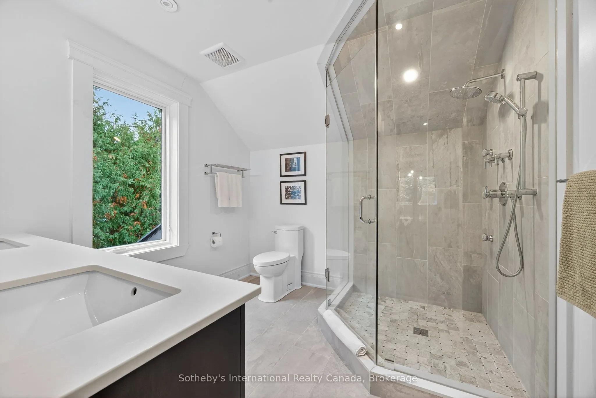 112 Arrowhead Crescent