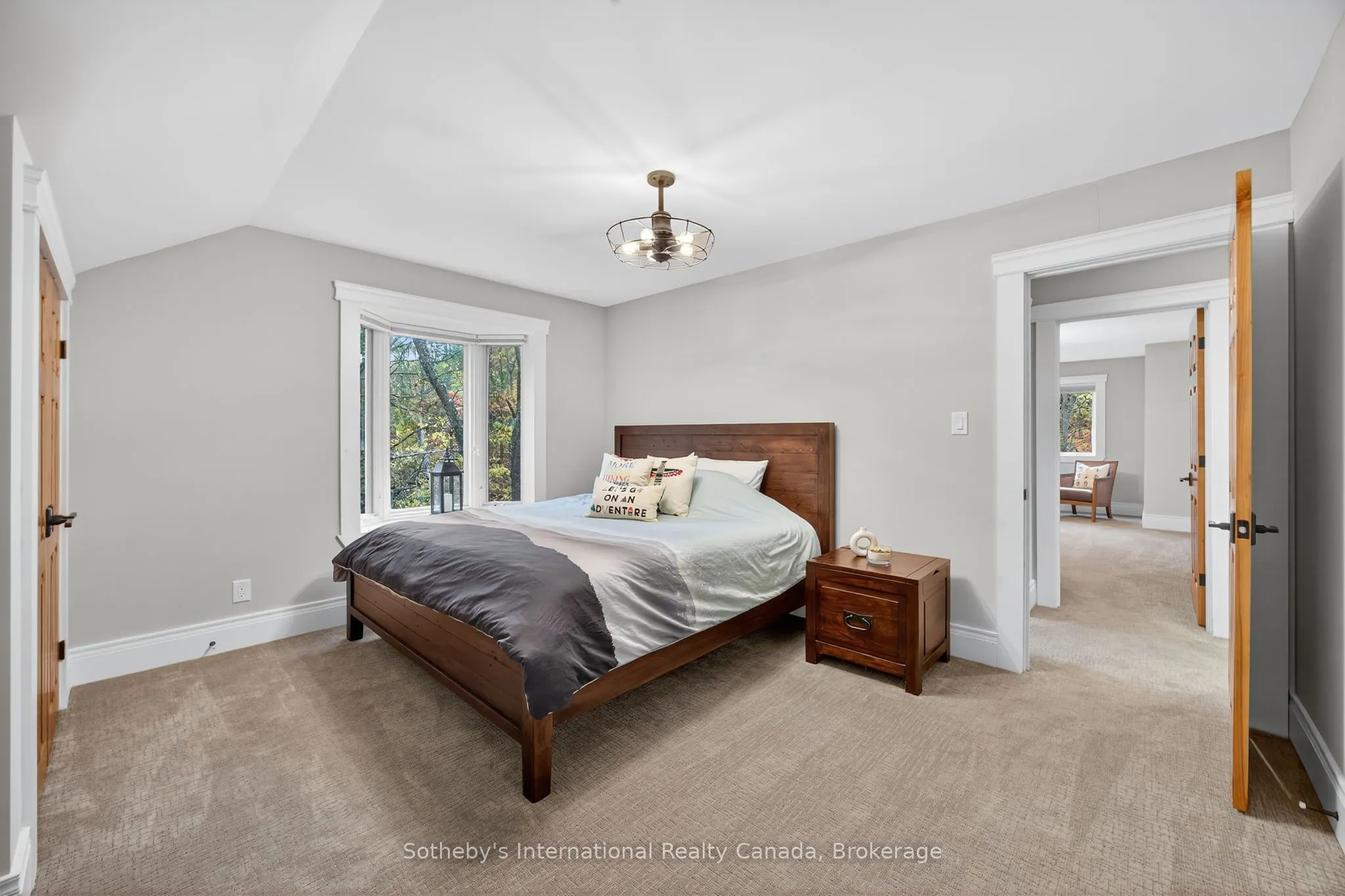 112 Arrowhead Crescent