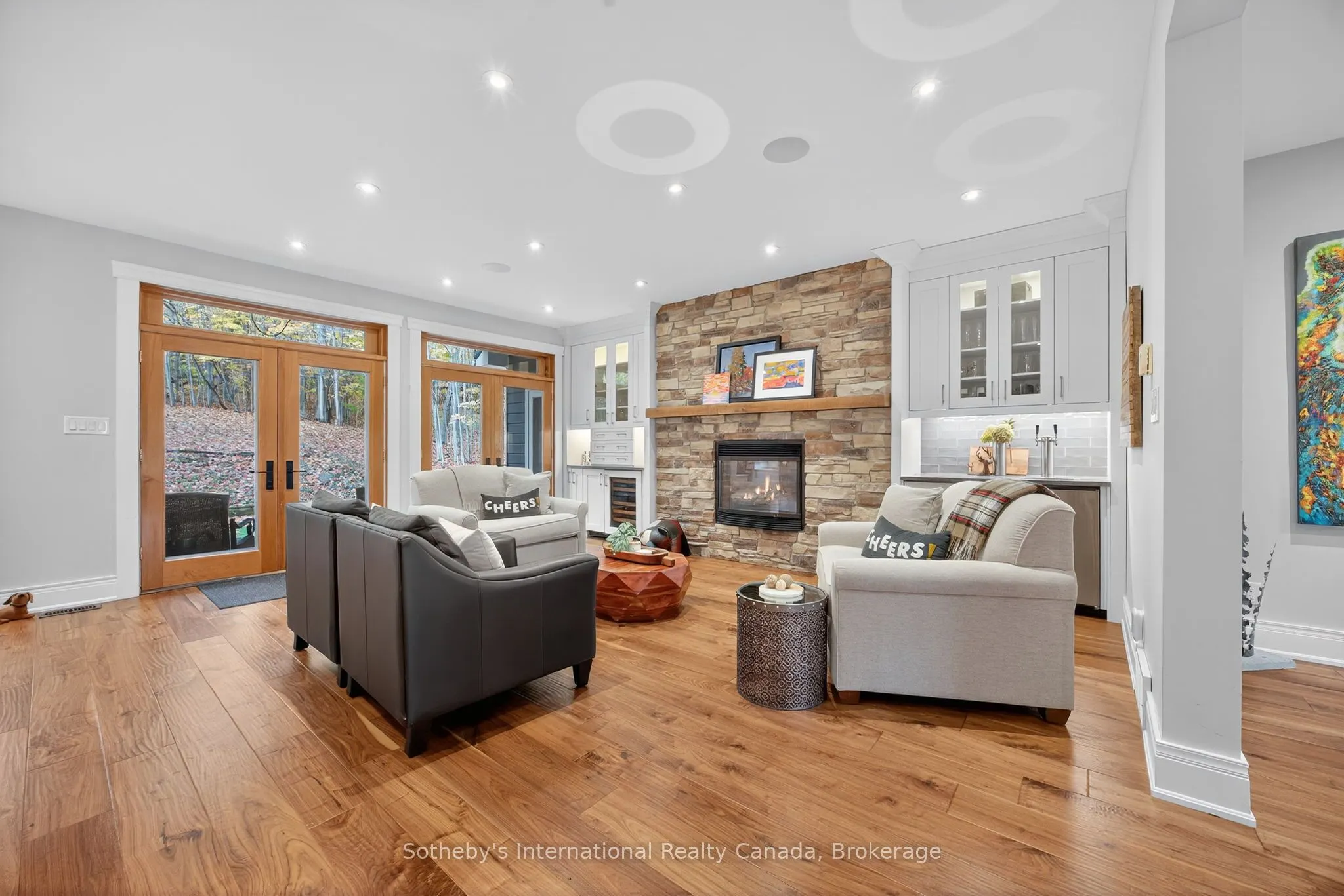 112 Arrowhead Crescent