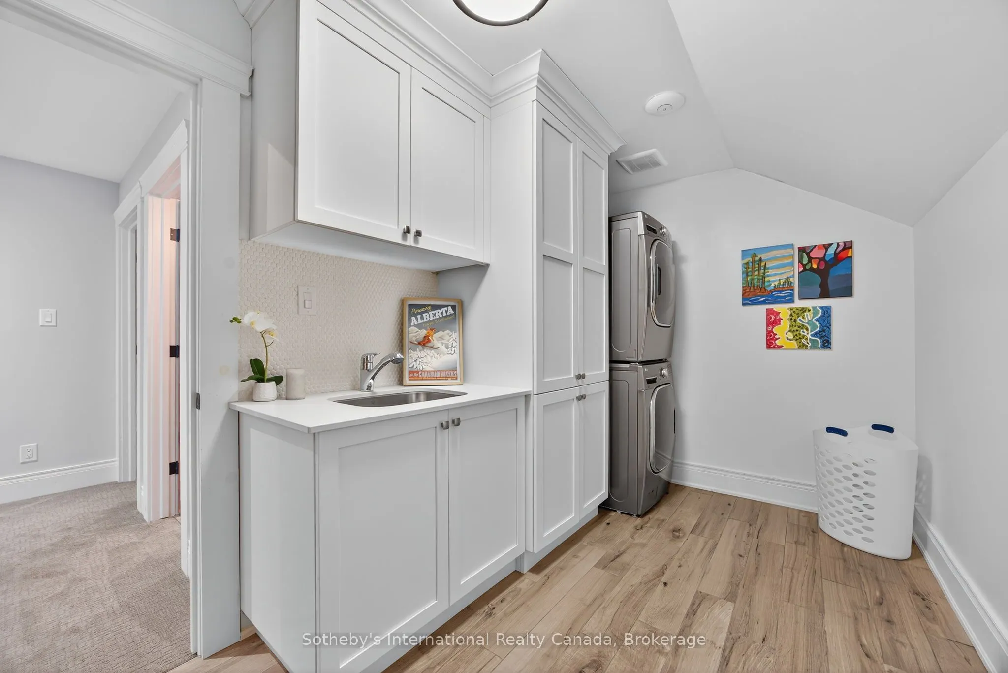 112 Arrowhead Crescent