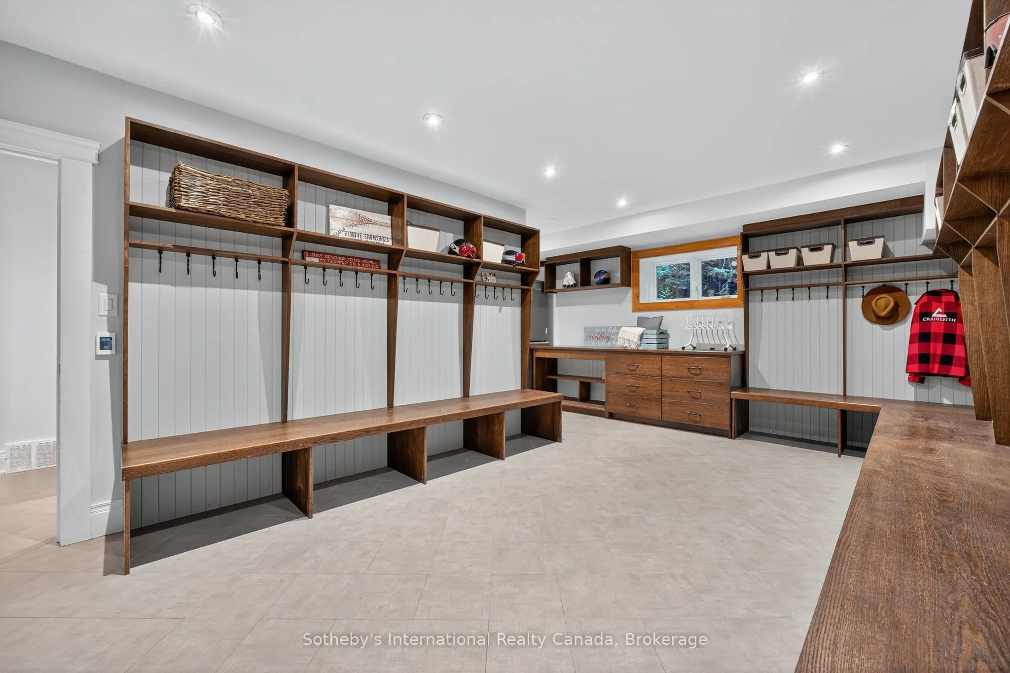 112 Arrowhead Crescent