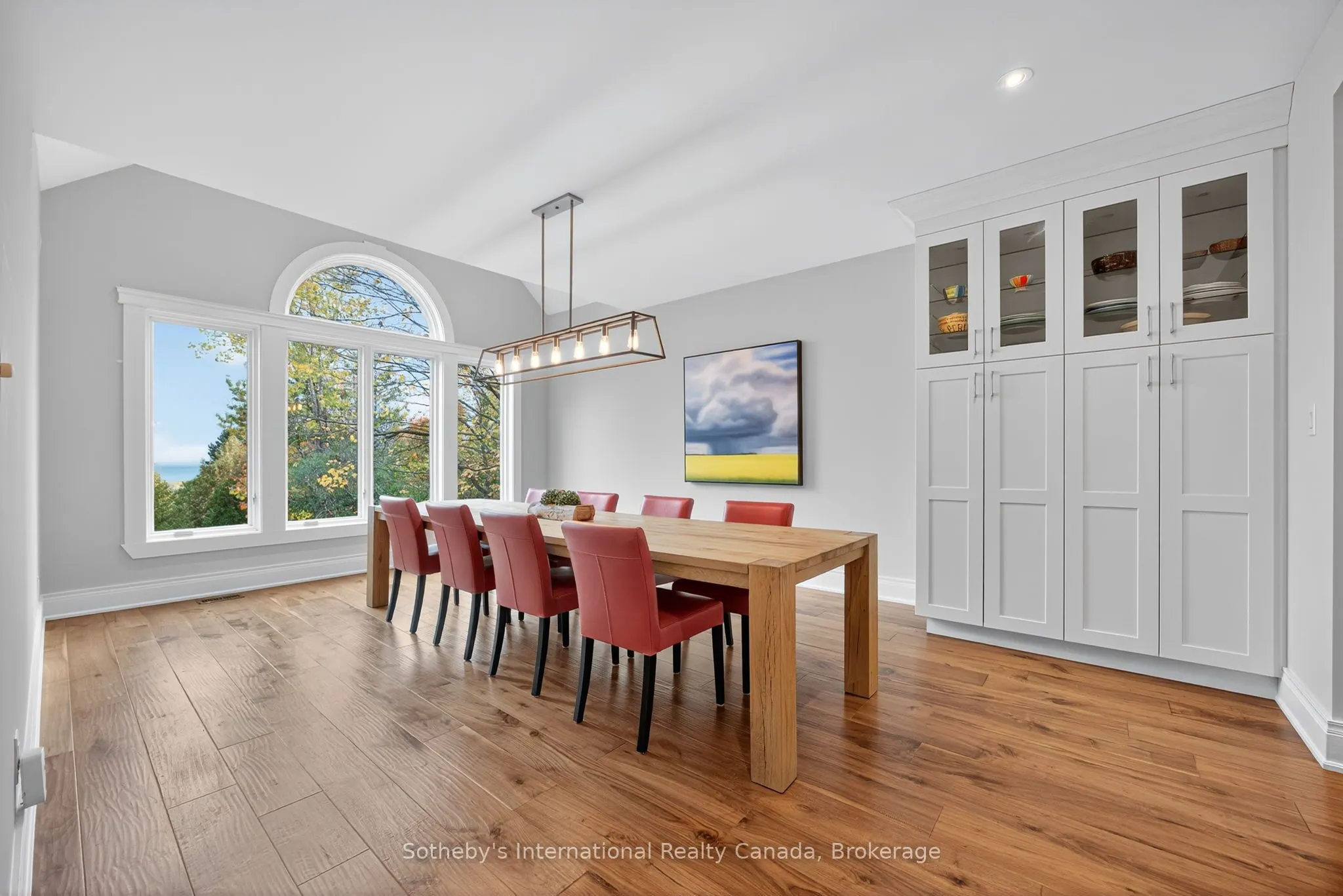 112 Arrowhead Crescent