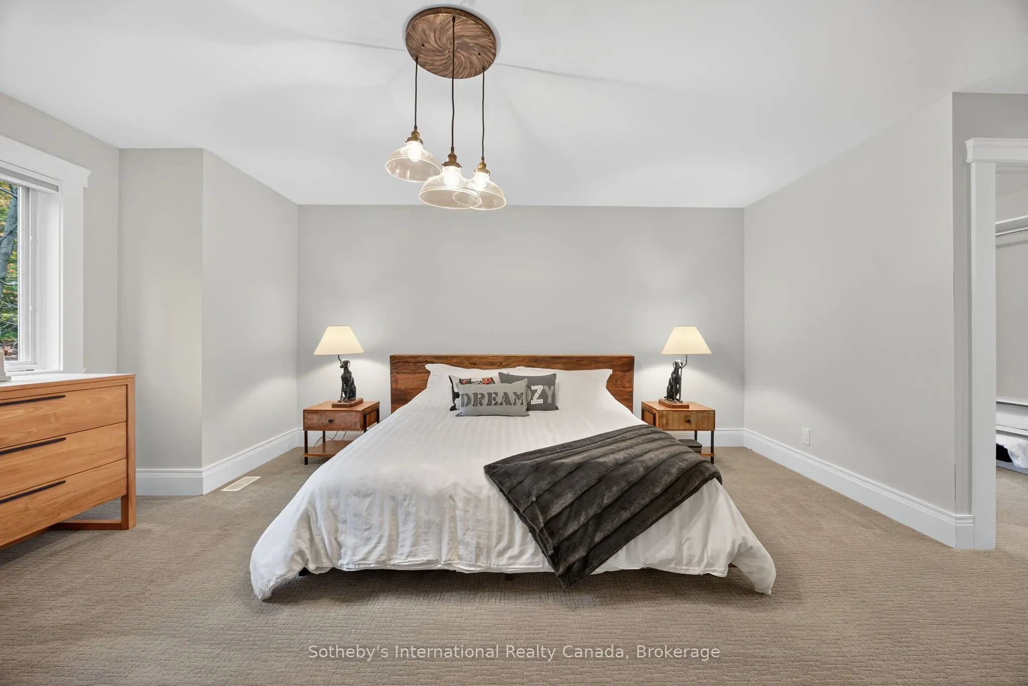 112 Arrowhead Crescent