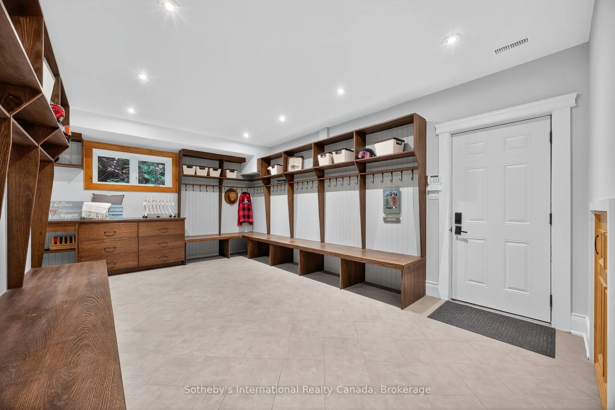 112 Arrowhead Crescent