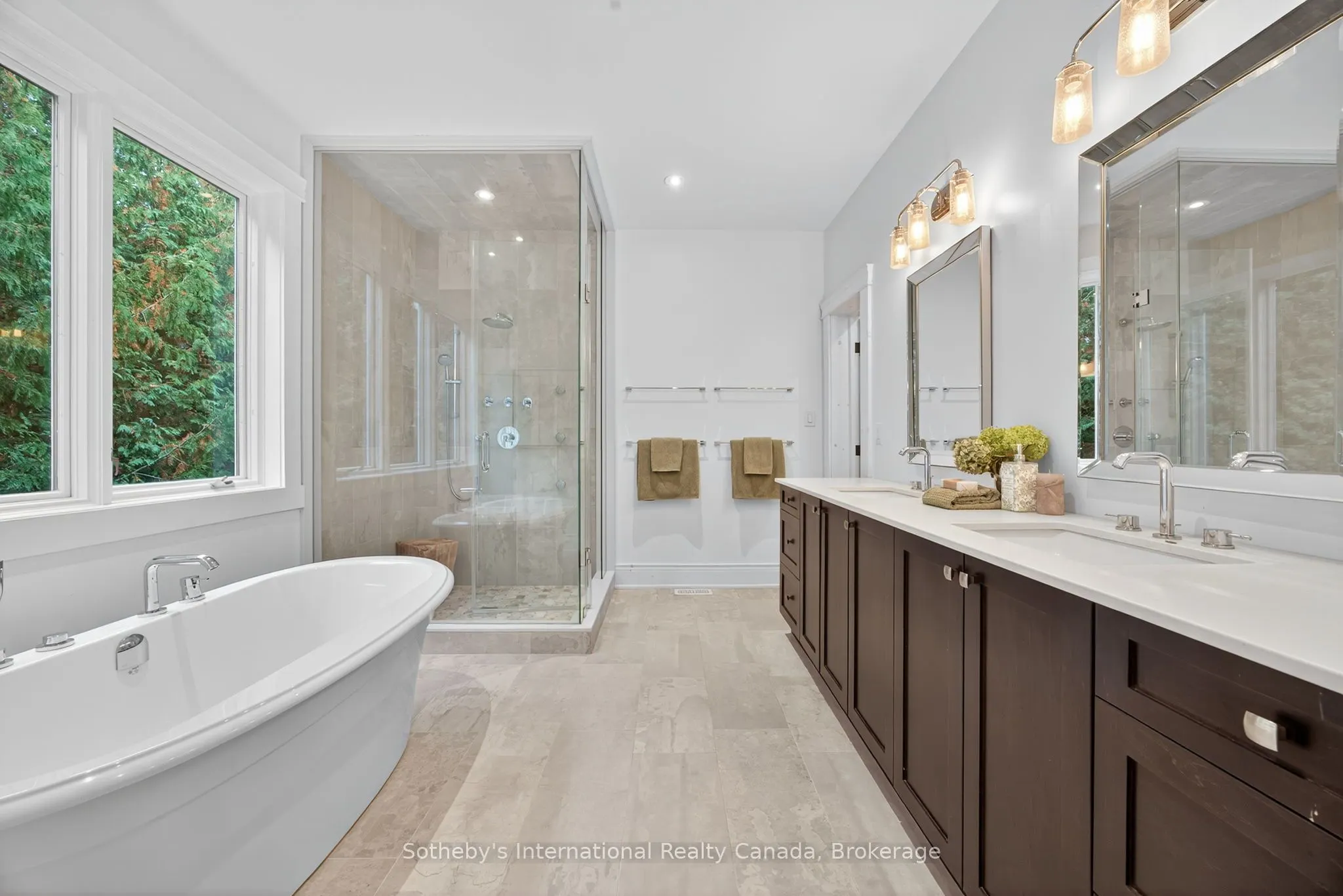 112 Arrowhead Crescent