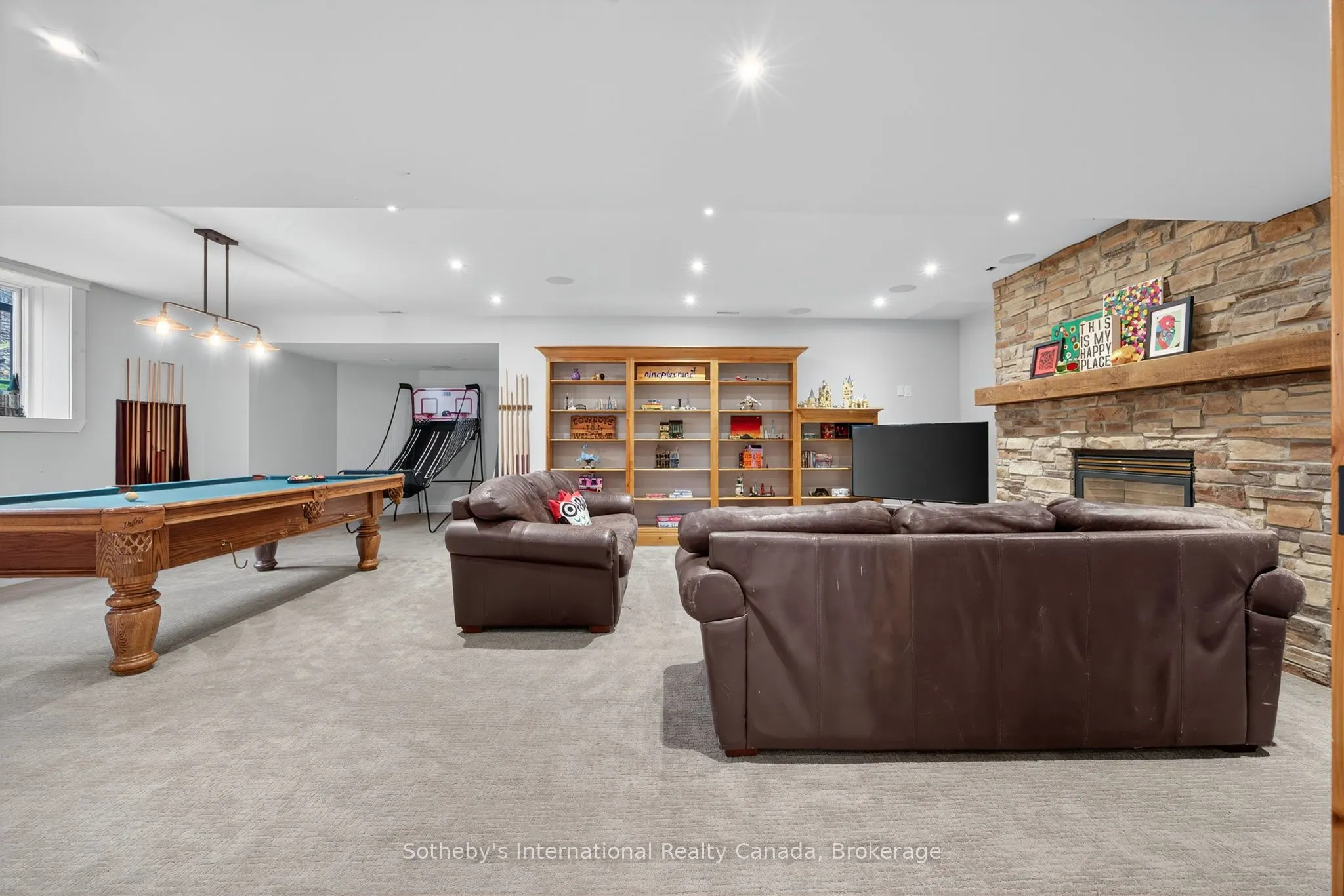 112 Arrowhead Crescent