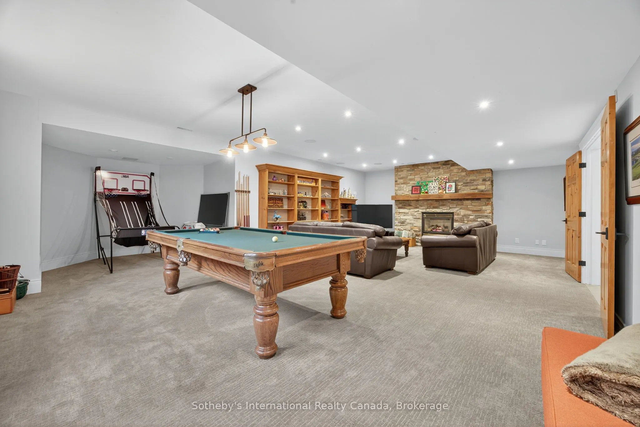 112 Arrowhead Crescent